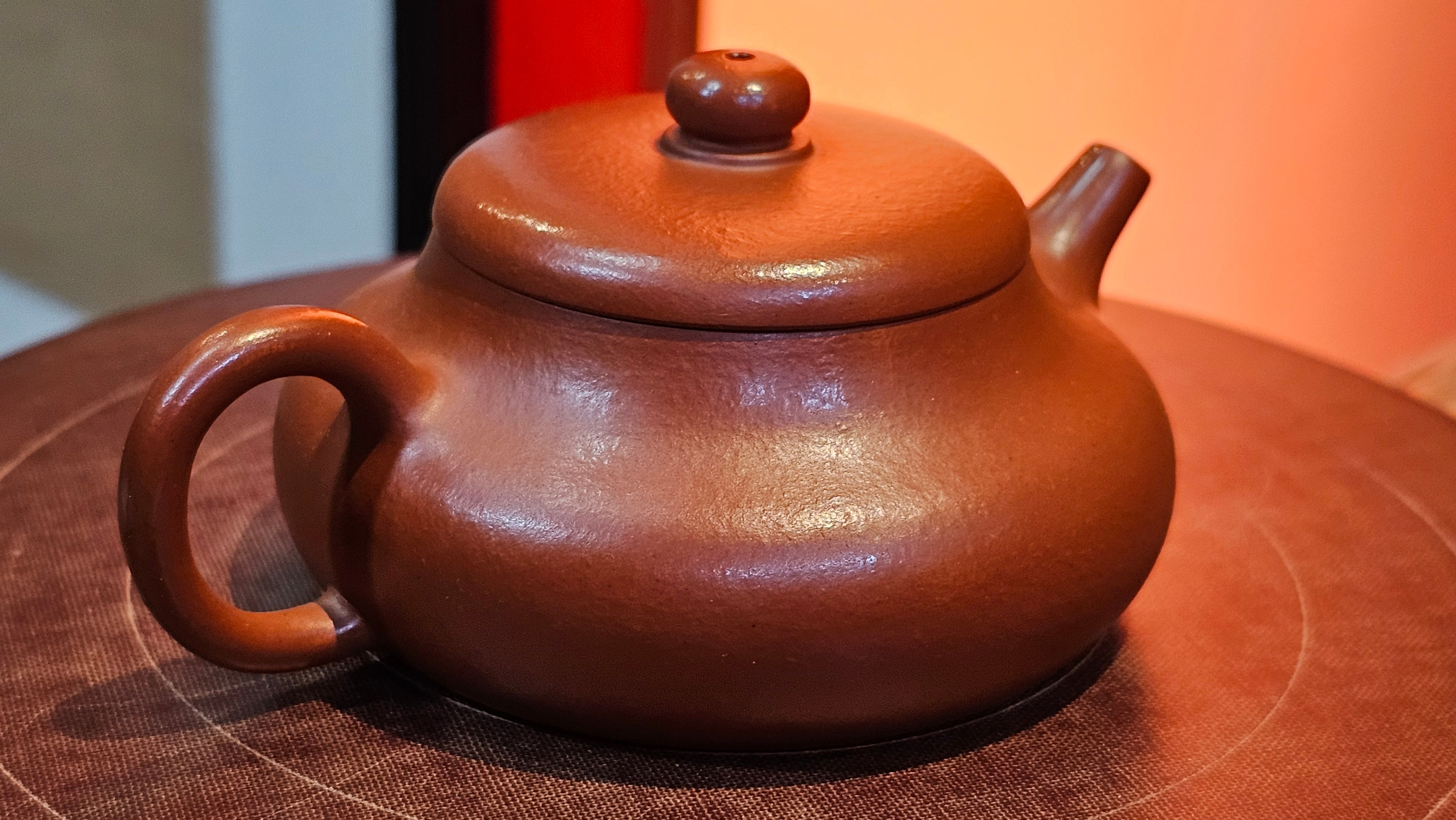 Jing Le 静乐 ~ "Quiet happiness", 101.9ml, Xiao Mei Yao Zhu Ni 小煤窑朱泥, by our Collaborative Craftsman Wang Xing 王兴 ~ Congratulations to Mr V.B., 1849hrs 9th May 2025, Grenoble, France 🇫🇷.