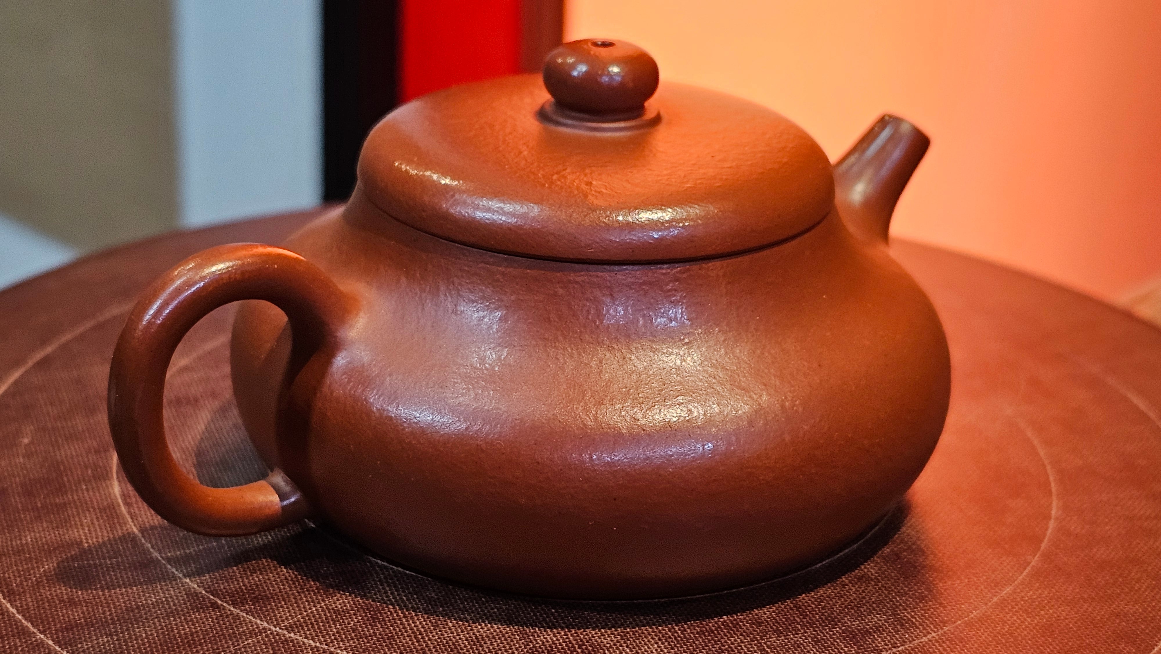 Jing Le 静乐 ~ "Quiet happiness", 101.9ml, Xiao Mei Yao Zhu Ni 小煤窑朱泥, by our Collaborative Craftsman Wang Xing 王兴 ~ Congratulations to Mr V.B., 1849hrs 9th May 2025, Grenoble, France 🇫🇷.