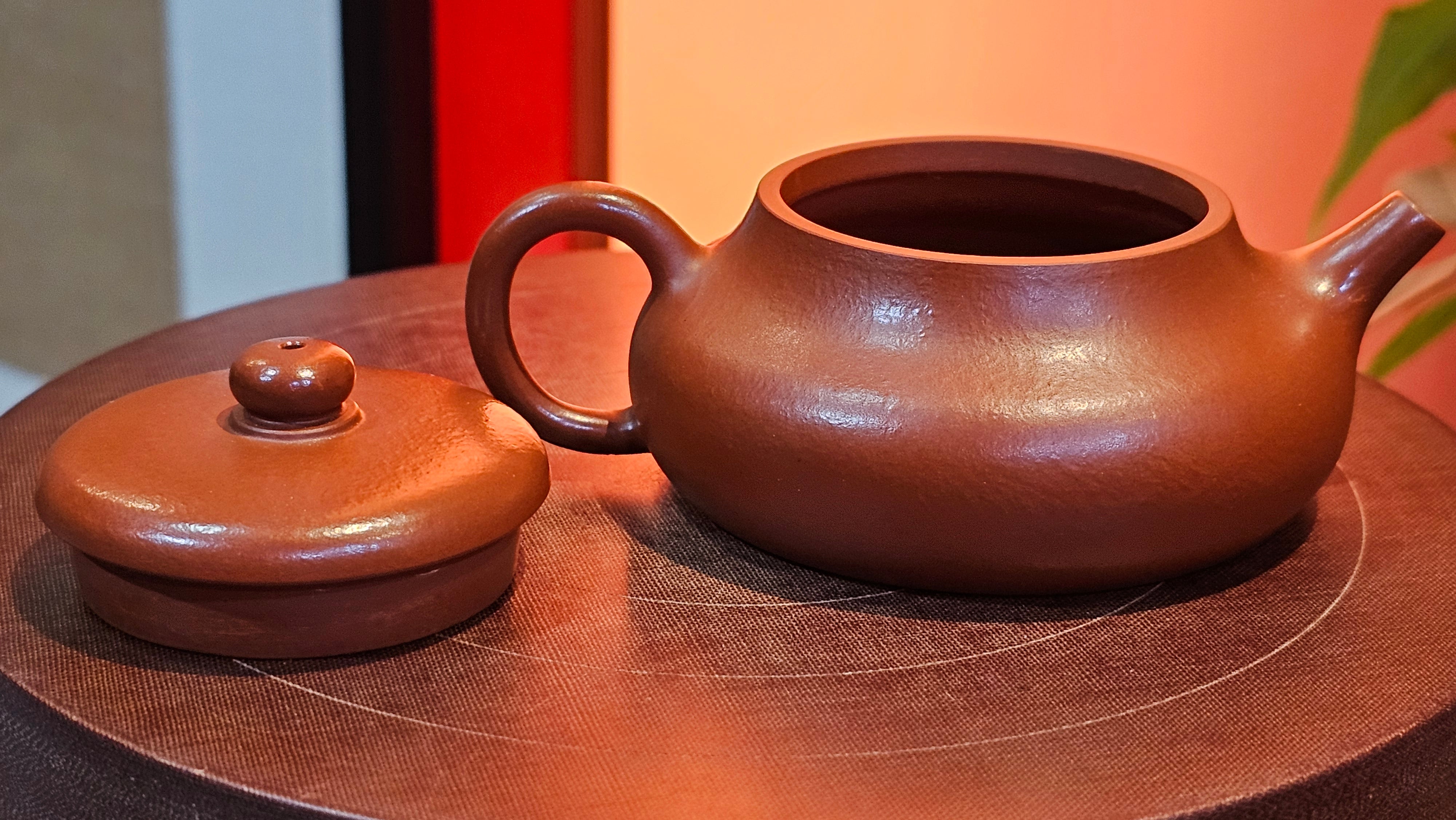 Jing Le 静乐 ~ "Quiet happiness", 101.9ml, Xiao Mei Yao Zhu Ni 小煤窑朱泥, by our Collaborative Craftsman Wang Xing 王兴 ~ Congratulations to Mr V.B., 1849hrs 9th May 2025, Grenoble, France 🇫🇷.