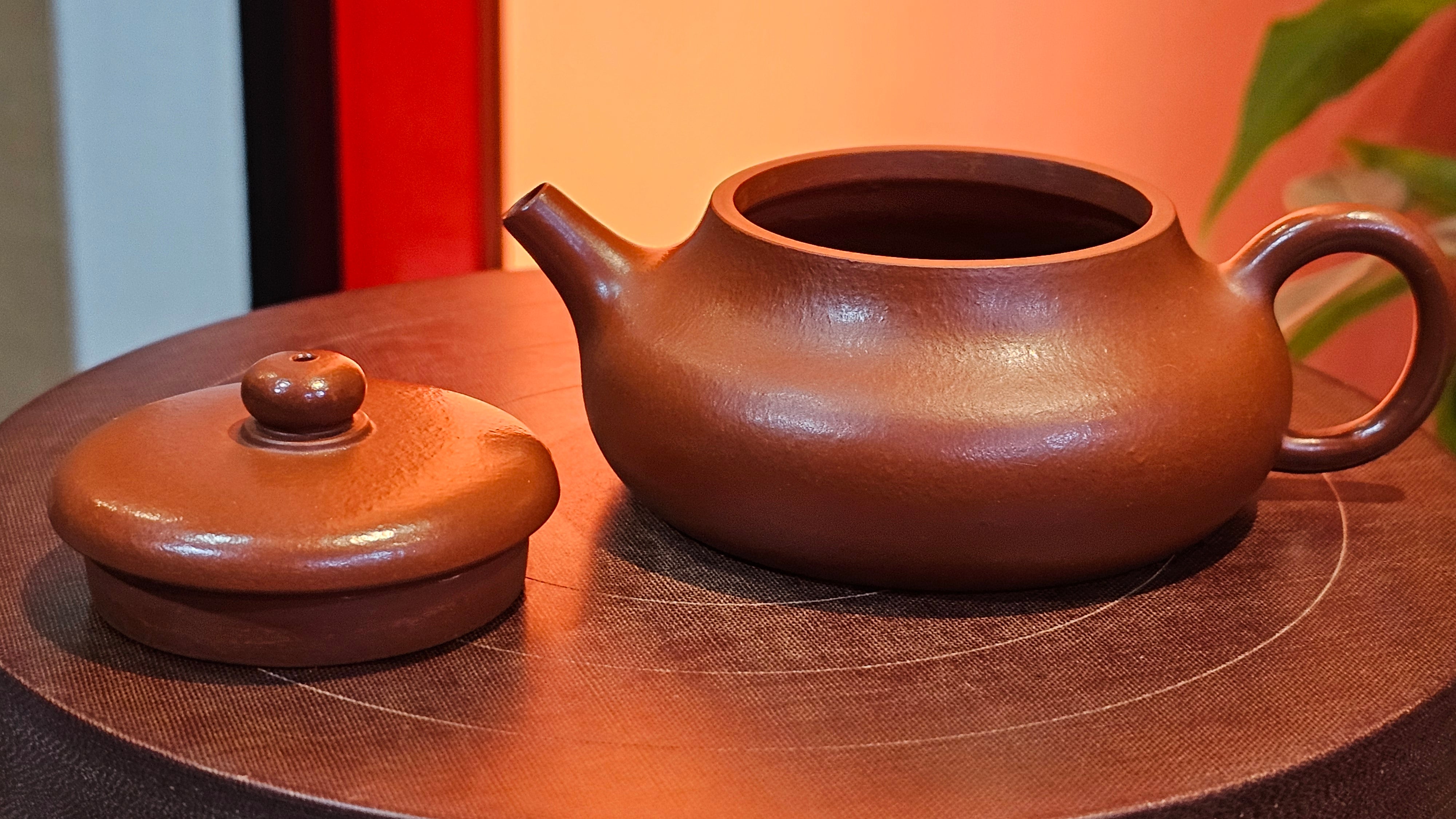 Jing Le 静乐 ~ "Quiet happiness", 101.9ml, Xiao Mei Yao Zhu Ni 小煤窑朱泥, by our Collaborative Craftsman Wang Xing 王兴 ~ Congratulations to Mr V.B., 1849hrs 9th May 2025, Grenoble, France 🇫🇷.