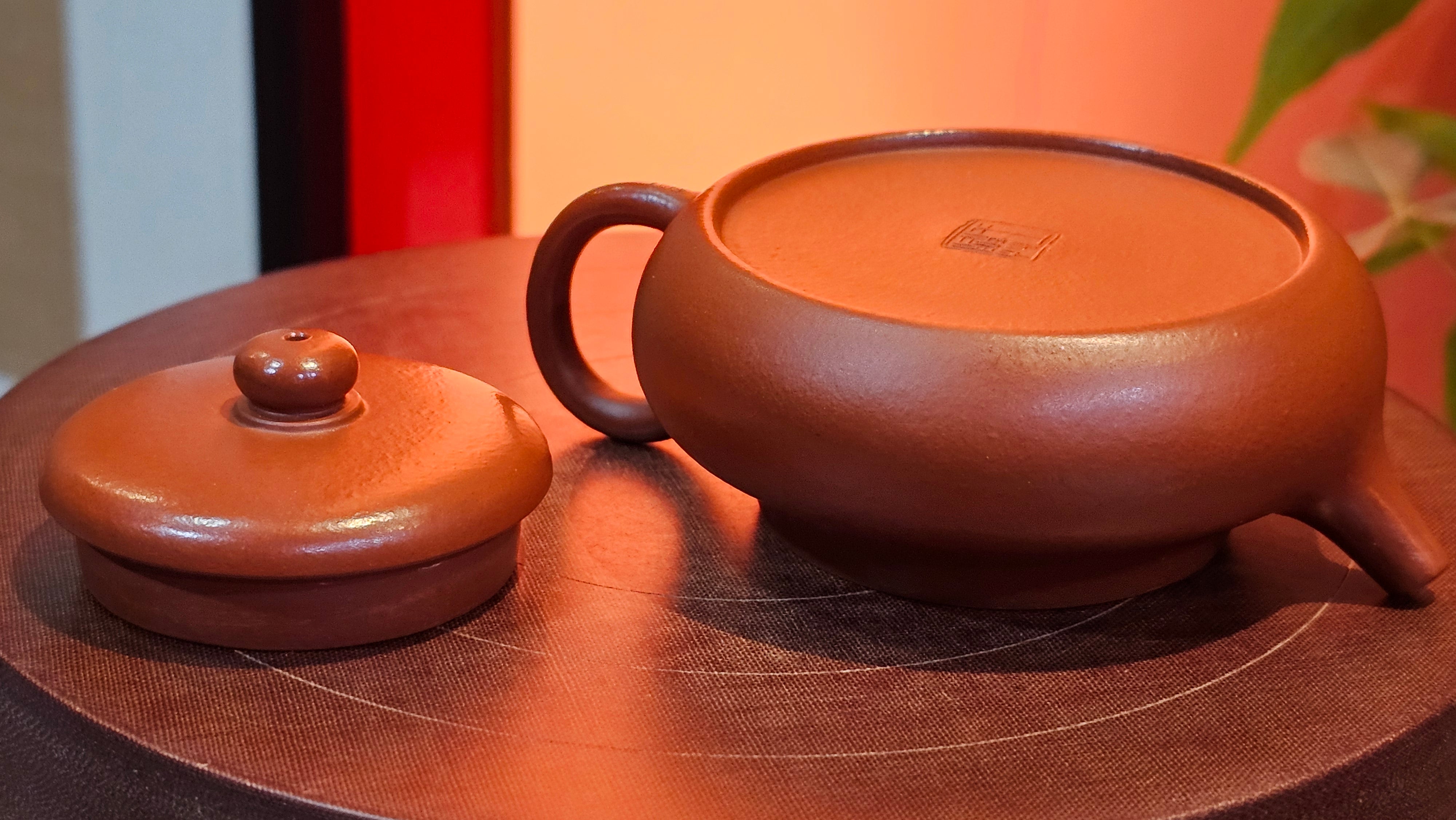 Jing Le 静乐 ~ "Quiet happiness", 101.9ml, Xiao Mei Yao Zhu Ni 小煤窑朱泥, by our Collaborative Craftsman Wang Xing 王兴 ~ Congratulations to Mr V.B., 1849hrs 9th May 2025, Grenoble, France 🇫🇷.