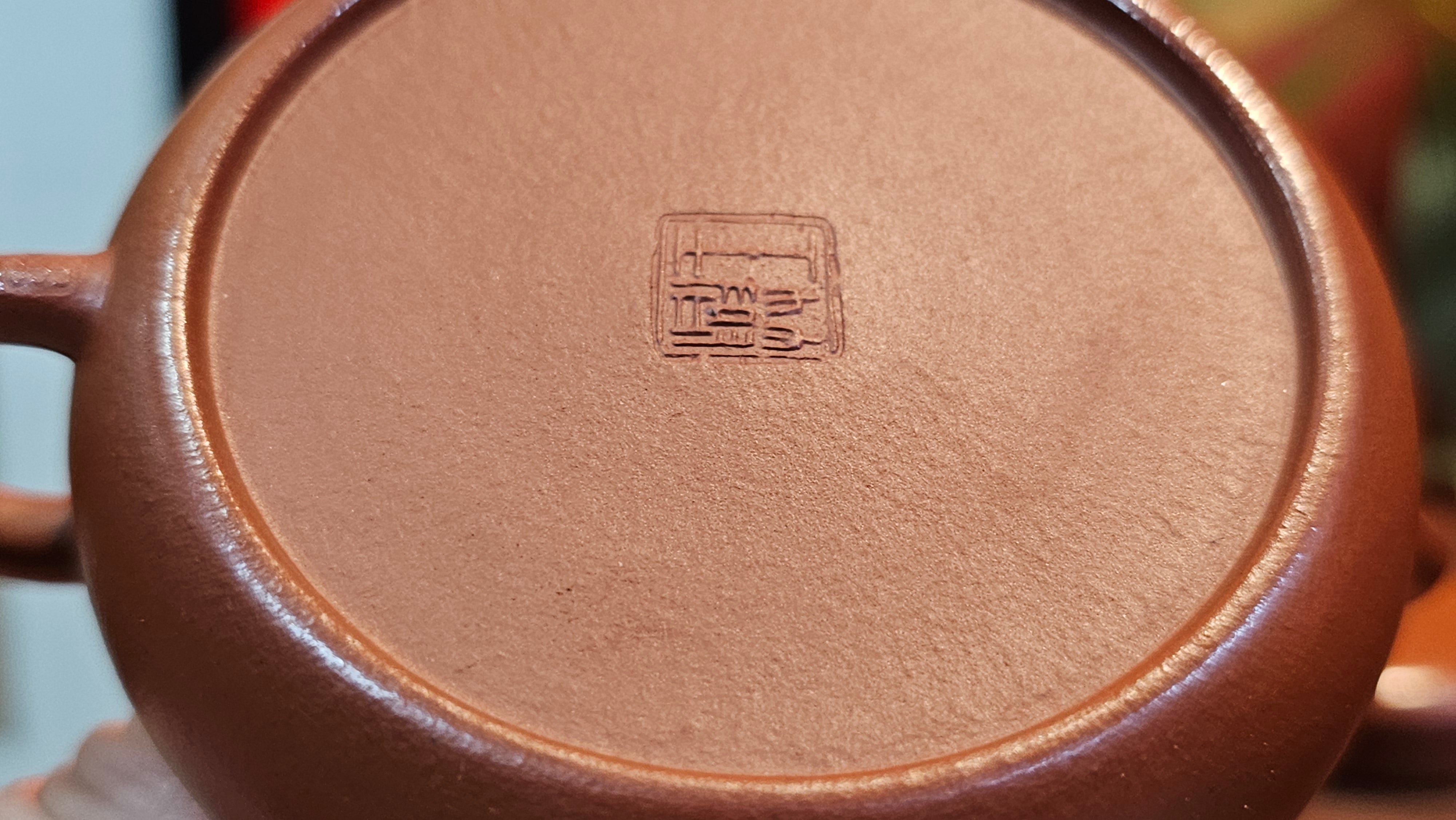 Jing Le 静乐 ~ "Quiet happiness", 101.9ml, Xiao Mei Yao Zhu Ni 小煤窑朱泥, by our Collaborative Craftsman Wang Xing 王兴 ~ Congratulations to Mr V.B., 1849hrs 9th May 2025, Grenoble, France 🇫🇷.