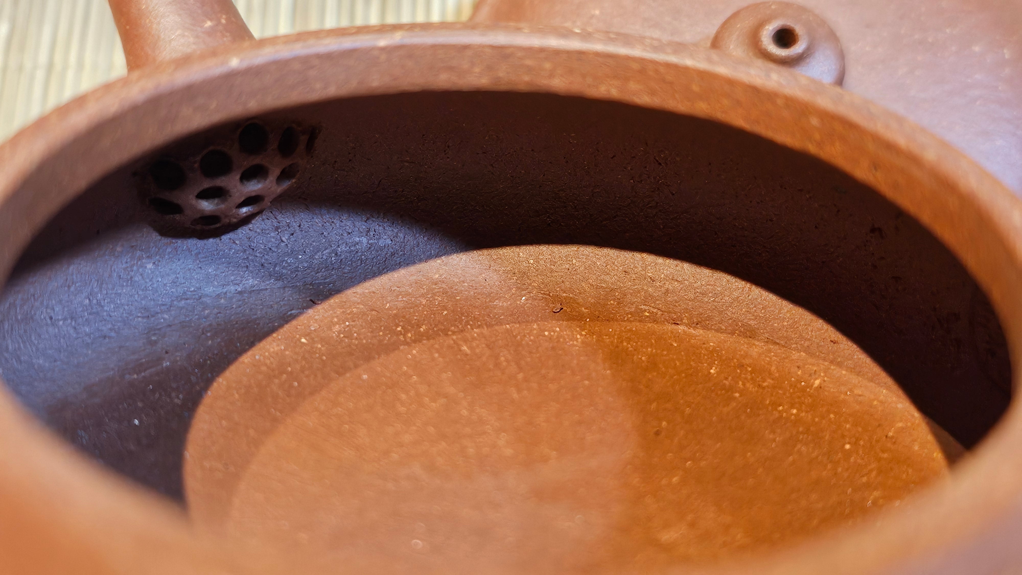 Ming Lu 明炉, 141.1ml, Hong Jiang Po Ni 红降坡泥, by our Collaborative Craftsman Chen Gui Zhi 陈桂枝。(Red JiangPoNi is rarer than Yellow JiangPoNi, XiaoMeiYao ZhuNi & ZhaoZhuang ZhuNi) ~ Congratulations to Mr L.Q., 1526hrs 12th May 2025, Pender Island, Canada 🇨🇦.