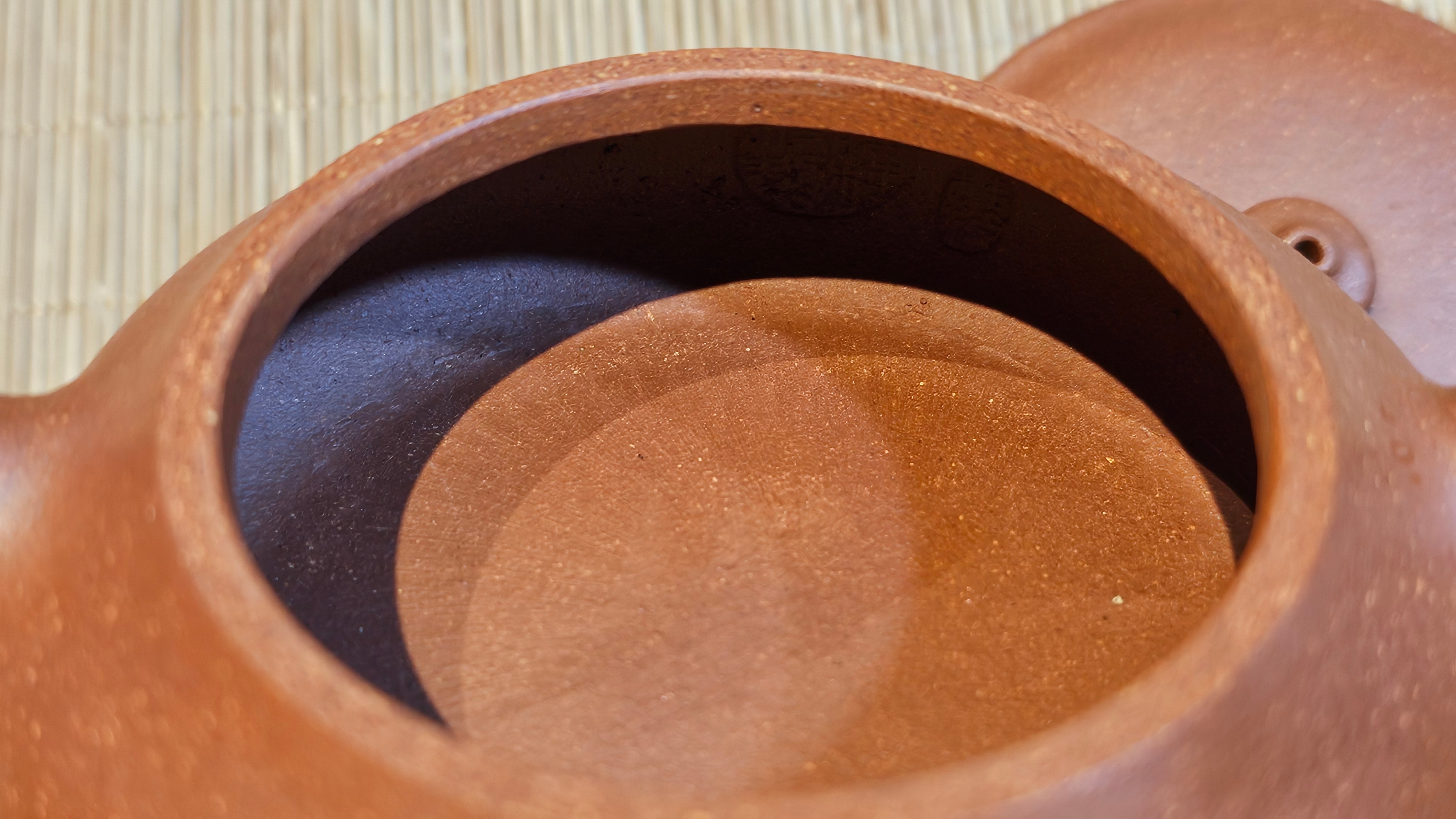 Ming Lu 明炉, 141.1ml, Hong Jiang Po Ni 红降坡泥, by our Collaborative Craftsman Chen Gui Zhi 陈桂枝。(Red JiangPoNi is rarer than Yellow JiangPoNi, XiaoMeiYao ZhuNi & ZhaoZhuang ZhuNi) ~ Congratulations to Mr L.Q., 1526hrs 12th May 2025, Pender Island, Canada 🇨🇦.