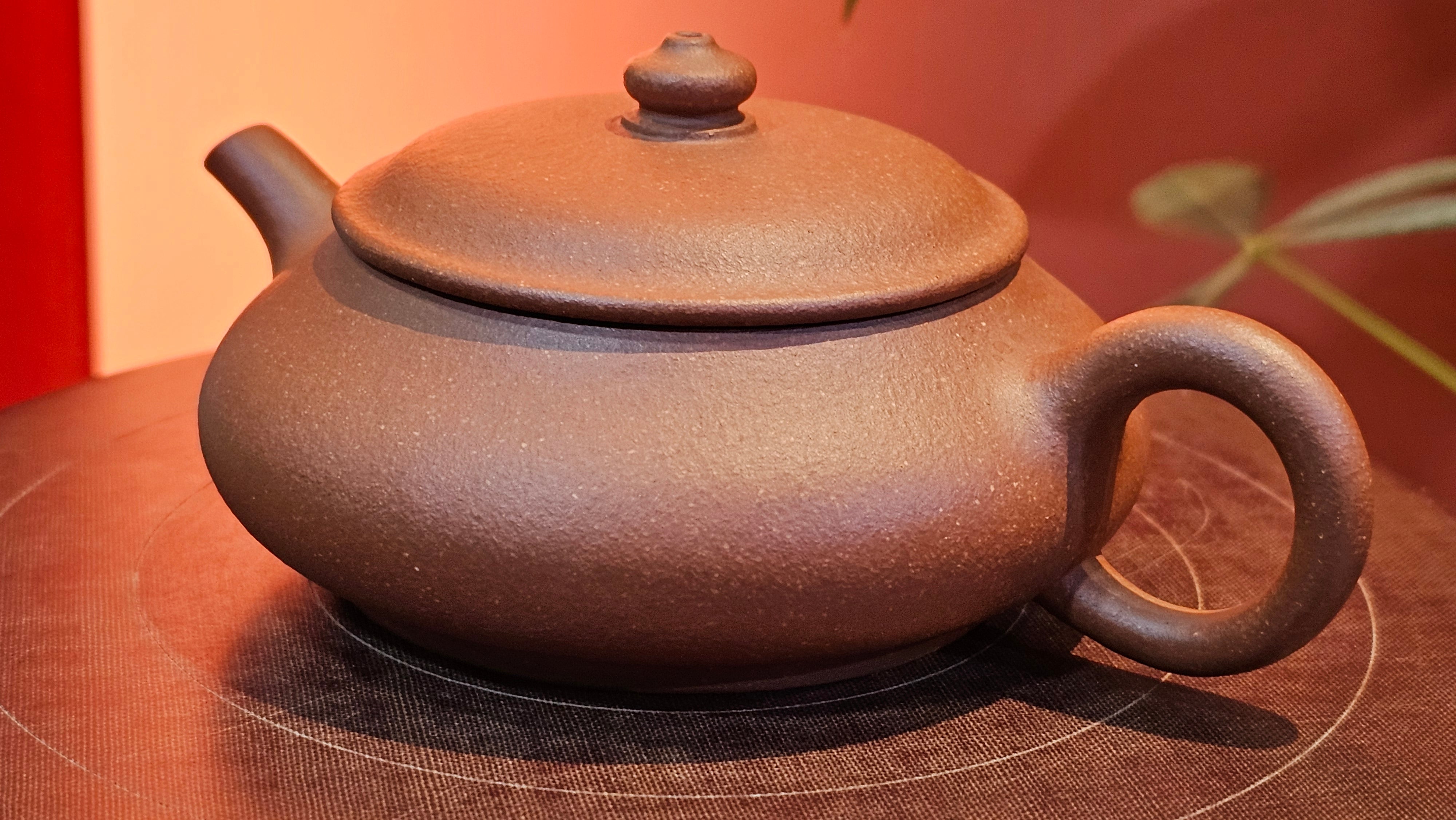 Ming Lu 明炉, 141.1ml, Hong Jiang Po Ni 红降坡泥, by our Collaborative Craftsman Chen Gui Zhi 陈桂枝。(Red JiangPoNi is rarer than Yellow JiangPoNi, XiaoMeiYao ZhuNi & ZhaoZhuang ZhuNi) ~ Congratulations to Mr L.Q., 1526hrs 12th May 2025, Pender Island, Canada 🇨🇦.