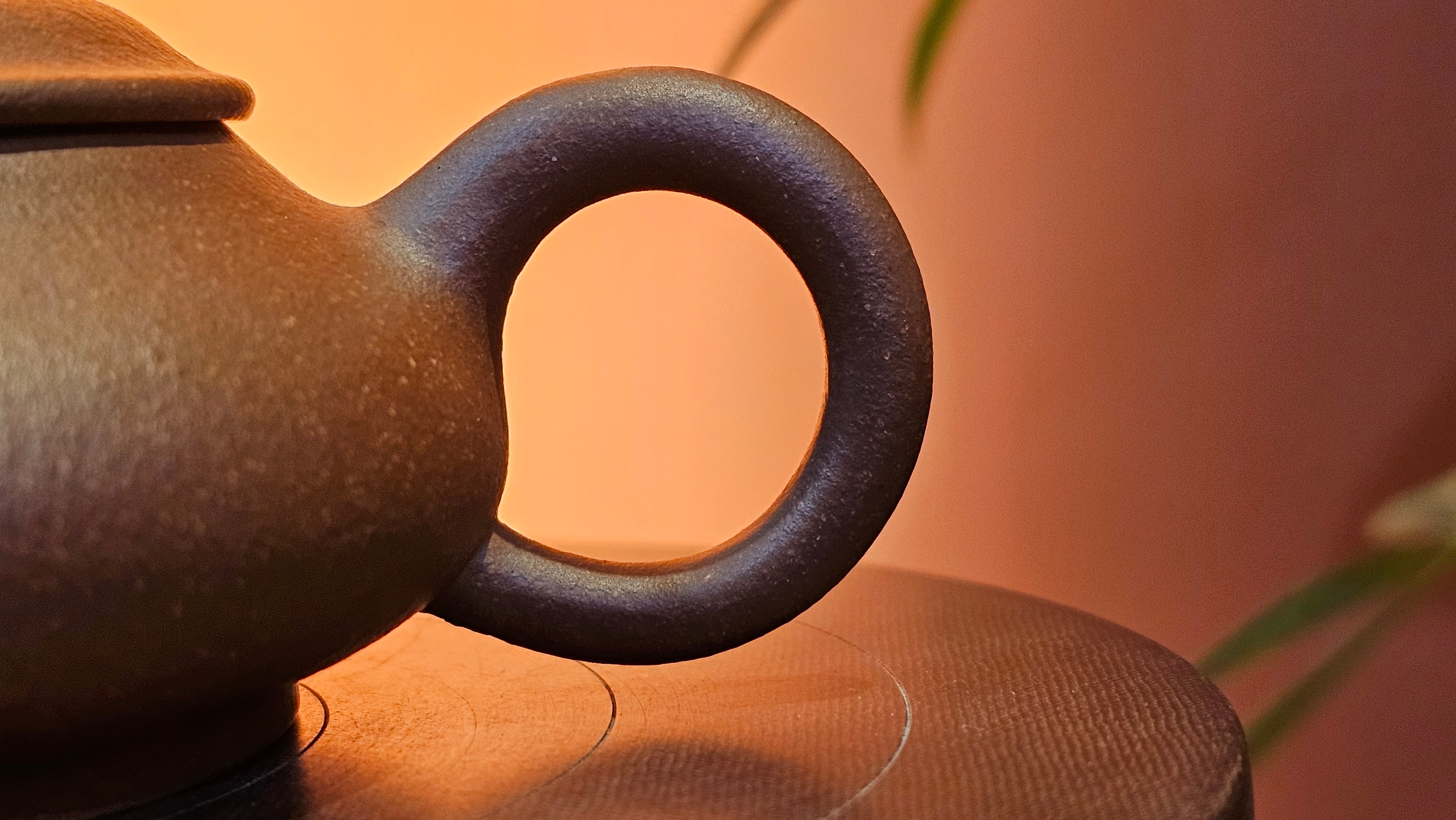 Ming Lu 明炉, 141.1ml, Hong Jiang Po Ni 红降坡泥, by our Collaborative Craftsman Chen Gui Zhi 陈桂枝。(Red JiangPoNi is rarer than Yellow JiangPoNi, XiaoMeiYao ZhuNi & ZhaoZhuang ZhuNi) ~ Congratulations to Mr L.Q., 1526hrs 12th May 2025, Pender Island, Canada 🇨🇦.