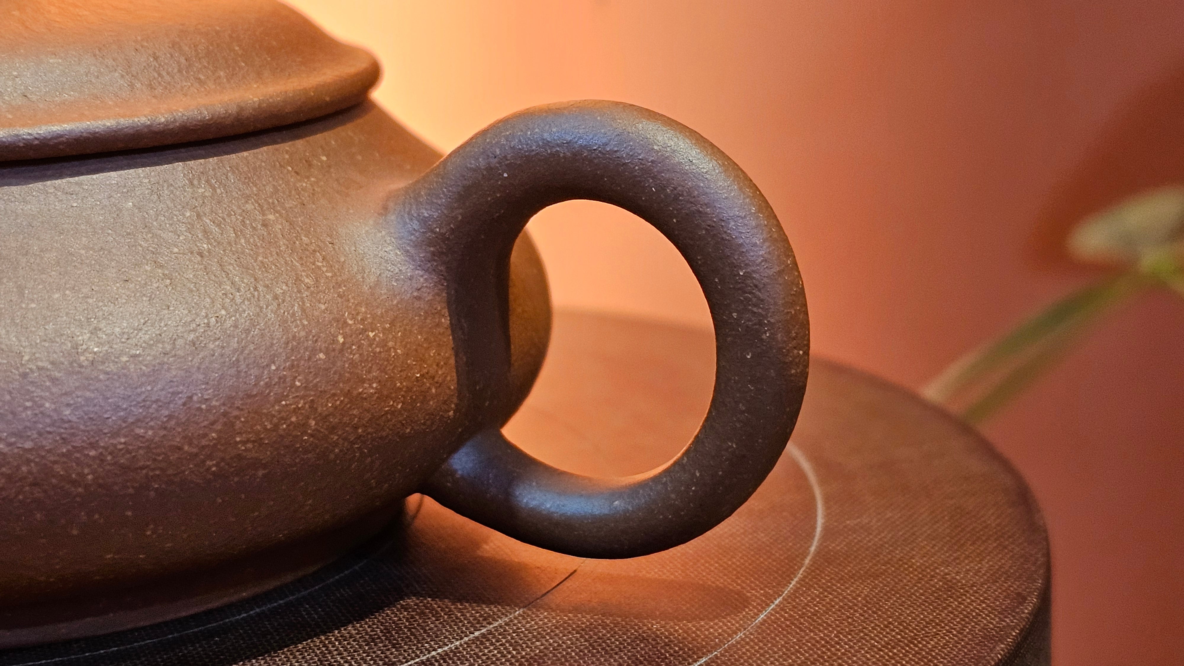 Ming Lu 明炉, 141.1ml, Hong Jiang Po Ni 红降坡泥, by our Collaborative Craftsman Chen Gui Zhi 陈桂枝。(Red JiangPoNi is rarer than Yellow JiangPoNi, XiaoMeiYao ZhuNi & ZhaoZhuang ZhuNi) ~ Congratulations to Mr L.Q., 1526hrs 12th May 2025, Pender Island, Canada 🇨🇦.