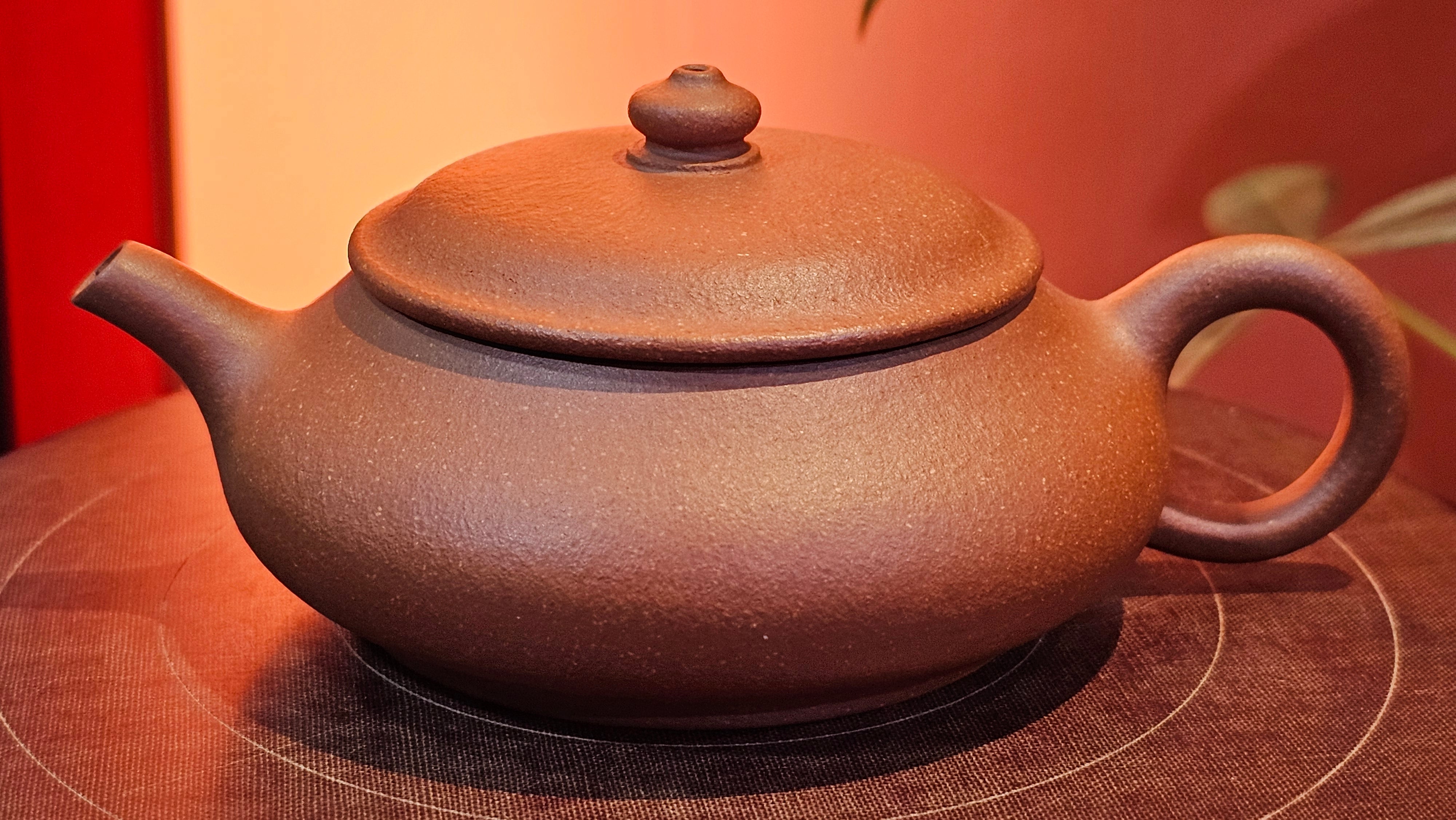 Ming Lu 明炉, 141.1ml, Hong Jiang Po Ni 红降坡泥, by our Collaborative Craftsman Chen Gui Zhi 陈桂枝。(Red JiangPoNi is rarer than Yellow JiangPoNi, XiaoMeiYao ZhuNi & ZhaoZhuang ZhuNi) ~ Congratulations to Mr L.Q., 1526hrs 12th May 2025, Pender Island, Canada 🇨🇦.