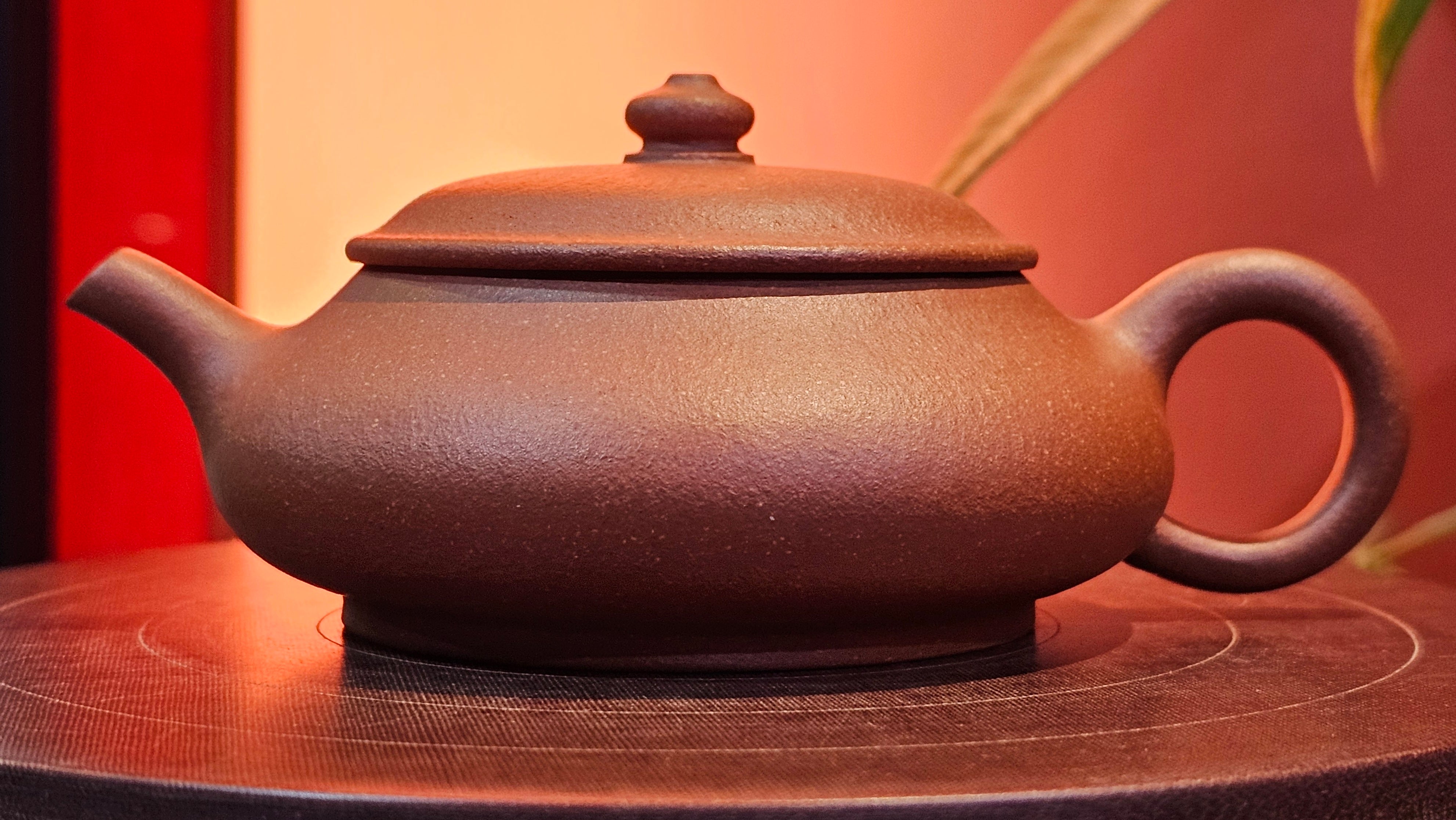 Ming Lu 明炉, 141.1ml, Hong Jiang Po Ni 红降坡泥, by our Collaborative Craftsman Chen Gui Zhi 陈桂枝。(Red JiangPoNi is rarer than Yellow JiangPoNi, XiaoMeiYao ZhuNi & ZhaoZhuang ZhuNi) ~ Congratulations to Mr L.Q., 1526hrs 12th May 2025, Pender Island, Canada 🇨🇦.