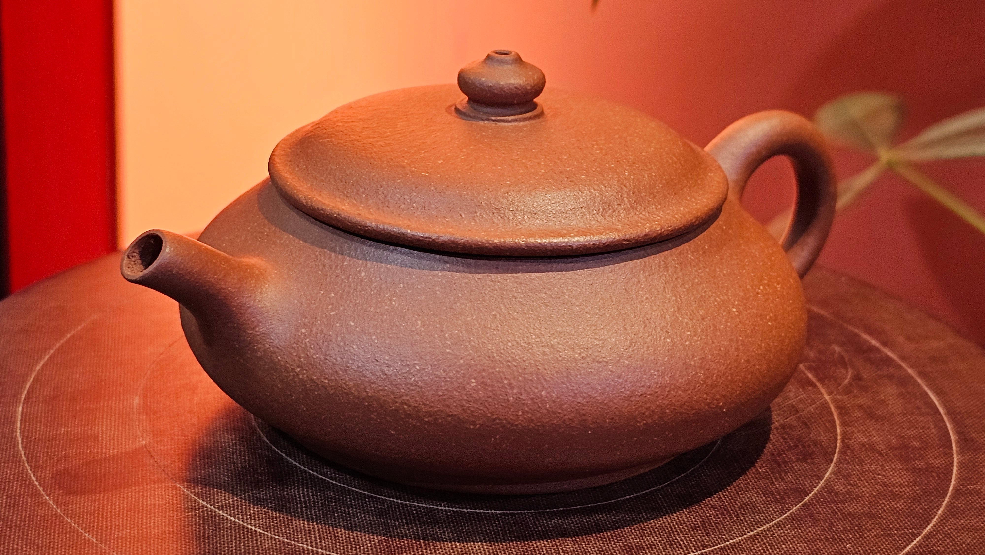 Ming Lu 明炉, 141.1ml, Hong Jiang Po Ni 红降坡泥, by our Collaborative Craftsman Chen Gui Zhi 陈桂枝。(Red JiangPoNi is rarer than Yellow JiangPoNi, XiaoMeiYao ZhuNi & ZhaoZhuang ZhuNi) ~ Congratulations to Mr L.Q., 1526hrs 12th May 2025, Pender Island, Canada 🇨🇦.