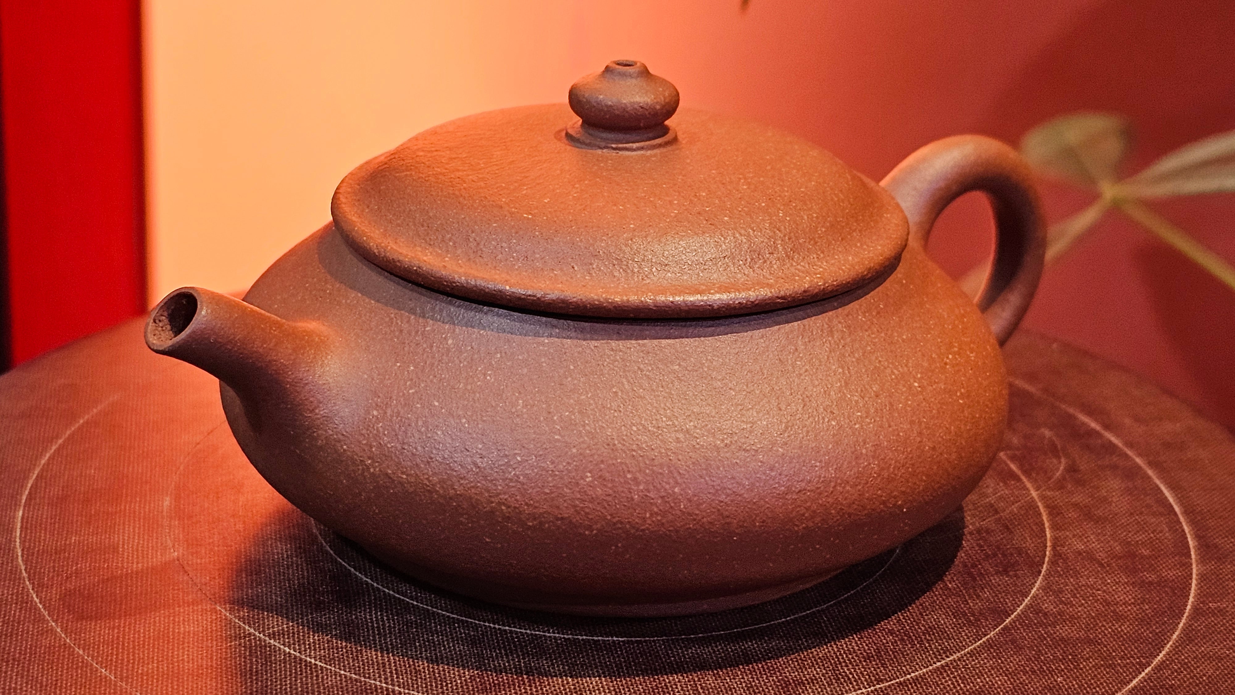 Ming Lu 明炉, 141.1ml, Hong Jiang Po Ni 红降坡泥, by our Collaborative Craftsman Chen Gui Zhi 陈桂枝。(Red JiangPoNi is rarer than Yellow JiangPoNi, XiaoMeiYao ZhuNi & ZhaoZhuang ZhuNi) ~ Congratulations to Mr L.Q., 1526hrs 12th May 2025, Pender Island, Canada 🇨🇦.