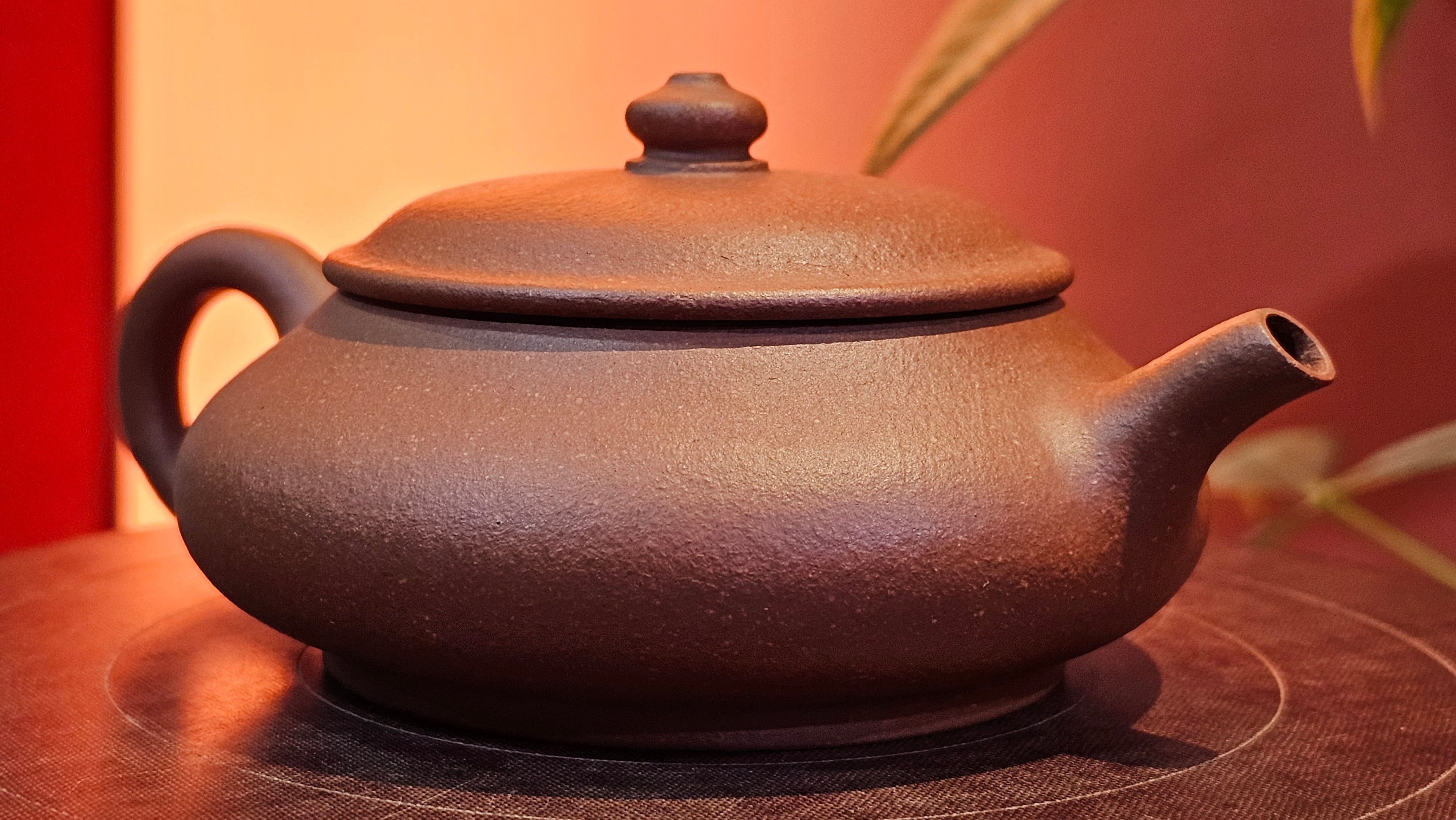 Ming Lu 明炉, 141.1ml, Hong Jiang Po Ni 红降坡泥, by our Collaborative Craftsman Chen Gui Zhi 陈桂枝。(Red JiangPoNi is rarer than Yellow JiangPoNi, XiaoMeiYao ZhuNi & ZhaoZhuang ZhuNi) ~ Congratulations to Mr L.Q., 1526hrs 12th May 2025, Pender Island, Canada 🇨🇦.