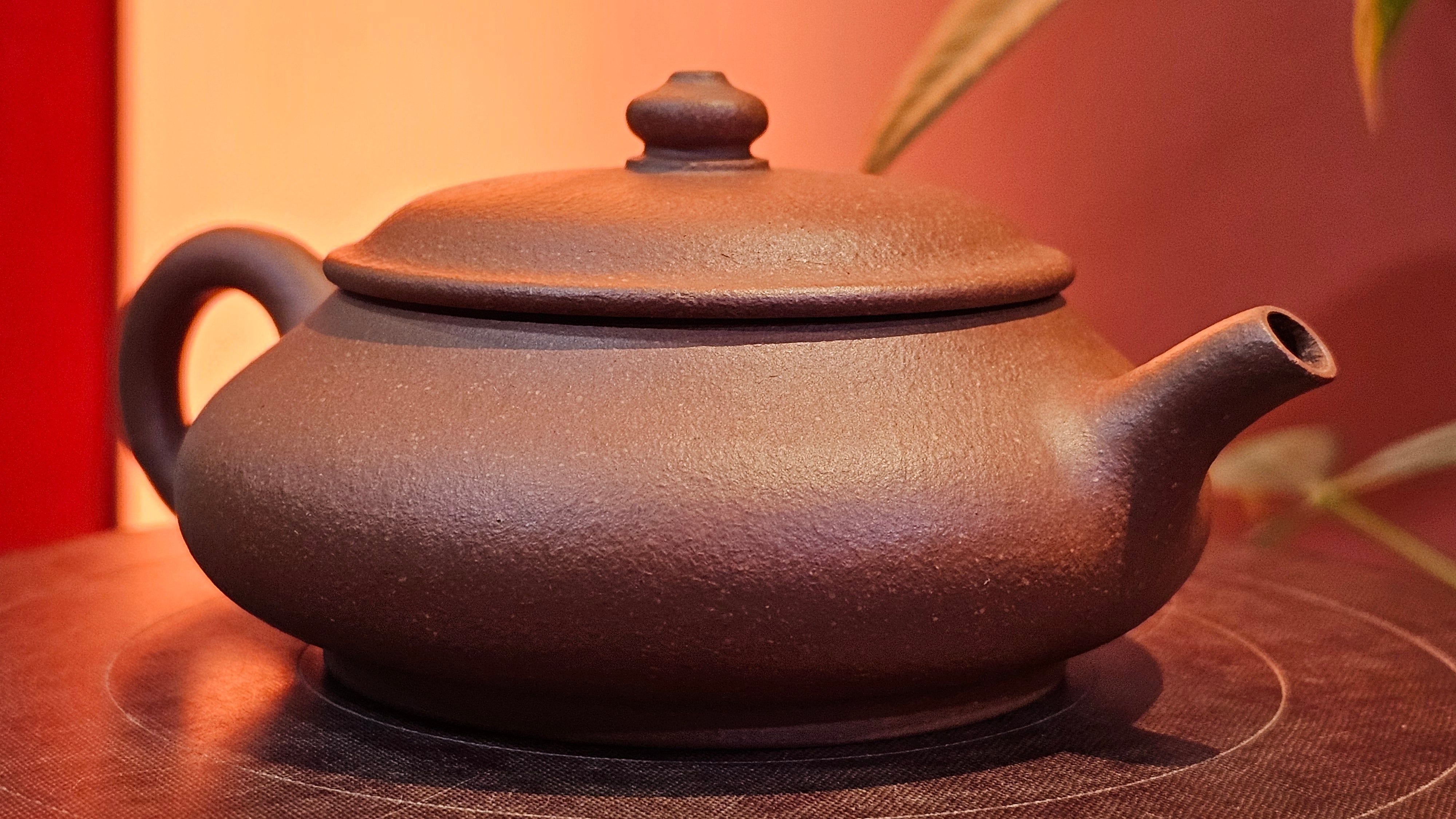 Ming Lu 明炉, 141.1ml, Hong Jiang Po Ni 红降坡泥, by our Collaborative Craftsman Chen Gui Zhi 陈桂枝。(Red JiangPoNi is rarer than Yellow JiangPoNi, XiaoMeiYao ZhuNi & ZhaoZhuang ZhuNi) ~ Congratulations to Mr L.Q., 1526hrs 12th May 2025, Pender Island, Canada 🇨🇦.