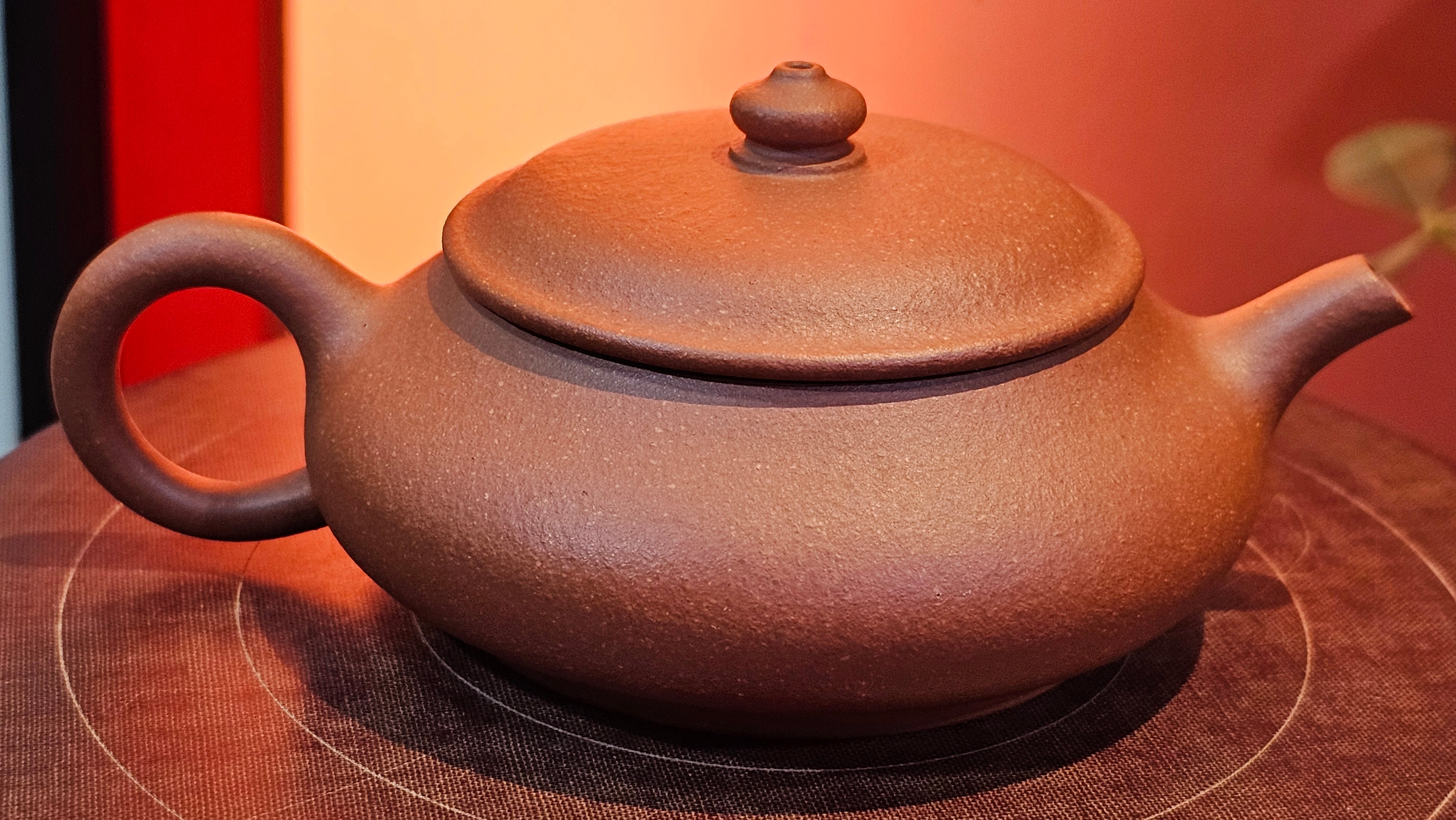 Ming Lu 明炉, 141.1ml, Hong Jiang Po Ni 红降坡泥, by our Collaborative Craftsman Chen Gui Zhi 陈桂枝。(Red JiangPoNi is rarer than Yellow JiangPoNi, XiaoMeiYao ZhuNi & ZhaoZhuang ZhuNi) ~ Congratulations to Mr L.Q., 1526hrs 12th May 2025, Pender Island, Canada 🇨🇦.