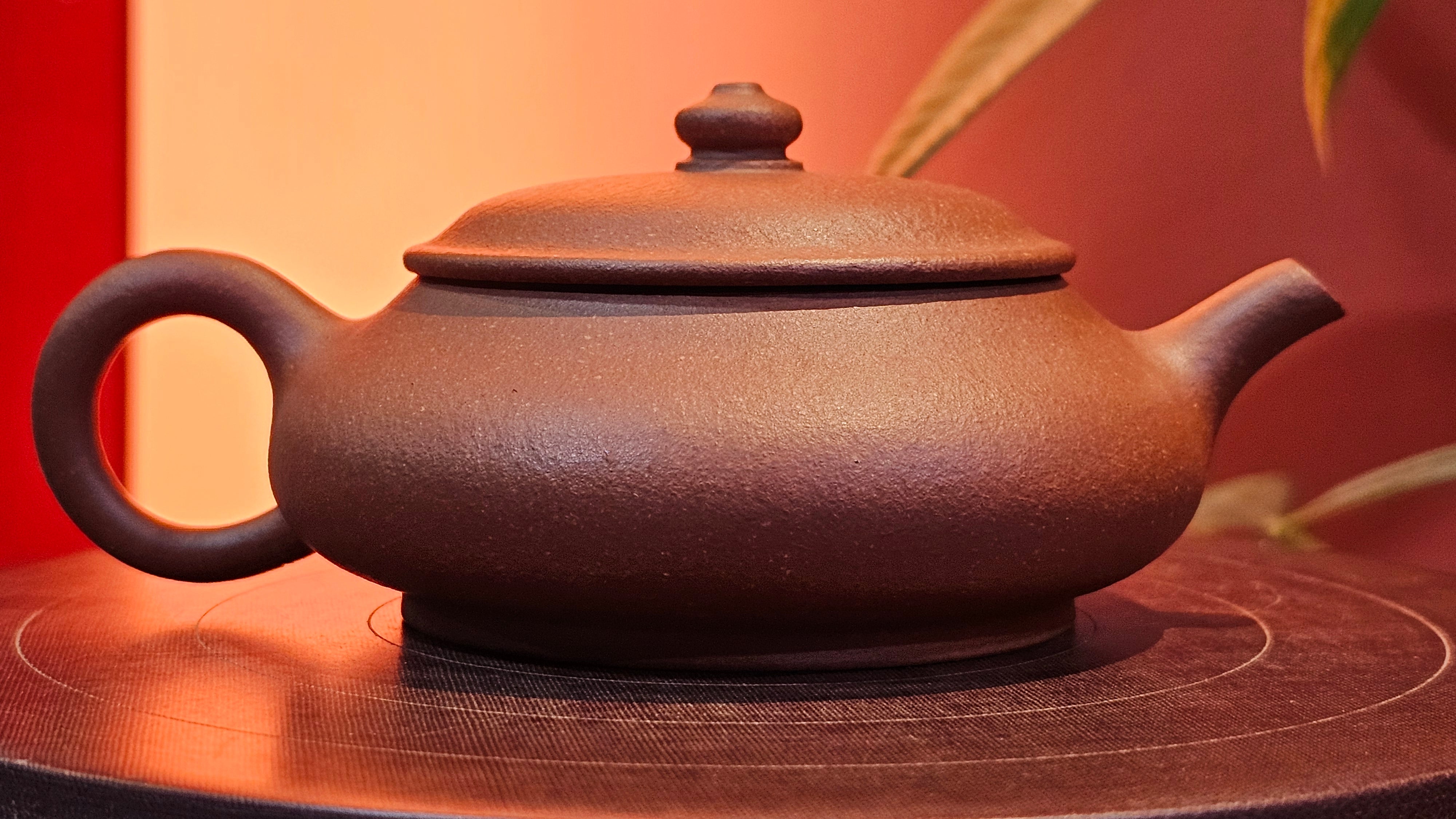 Ming Lu 明炉, 141.1ml, Hong Jiang Po Ni 红降坡泥, by our Collaborative Craftsman Chen Gui Zhi 陈桂枝。(Red JiangPoNi is rarer than Yellow JiangPoNi, XiaoMeiYao ZhuNi & ZhaoZhuang ZhuNi) ~ Congratulations to Mr L.Q., 1526hrs 12th May 2025, Pender Island, Canada 🇨🇦.