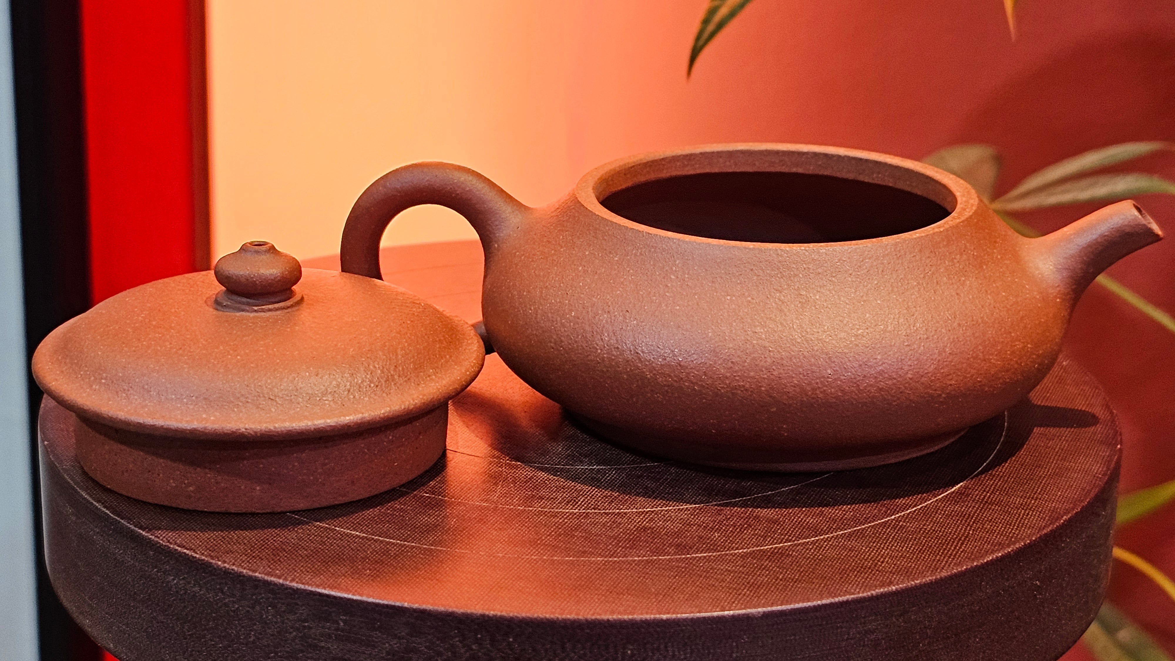 Ming Lu 明炉, 141.1ml, Hong Jiang Po Ni 红降坡泥, by our Collaborative Craftsman Chen Gui Zhi 陈桂枝。(Red JiangPoNi is rarer than Yellow JiangPoNi, XiaoMeiYao ZhuNi & ZhaoZhuang ZhuNi) ~ Congratulations to Mr L.Q., 1526hrs 12th May 2025, Pender Island, Canada 🇨🇦.