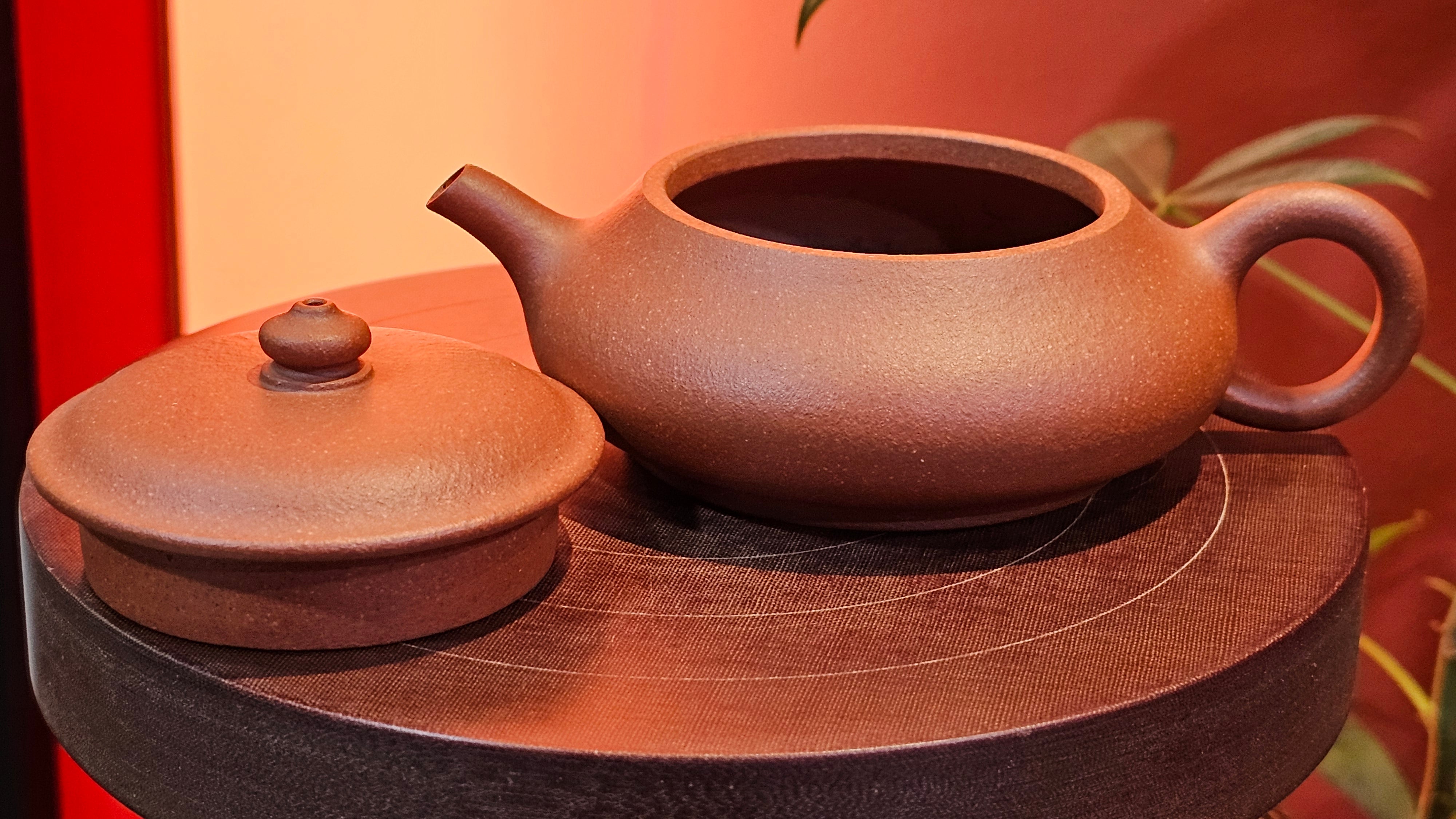 Ming Lu 明炉, 141.1ml, Hong Jiang Po Ni 红降坡泥, by our Collaborative Craftsman Chen Gui Zhi 陈桂枝。(Red JiangPoNi is rarer than Yellow JiangPoNi, XiaoMeiYao ZhuNi & ZhaoZhuang ZhuNi) ~ Congratulations to Mr L.Q., 1526hrs 12th May 2025, Pender Island, Canada 🇨🇦.