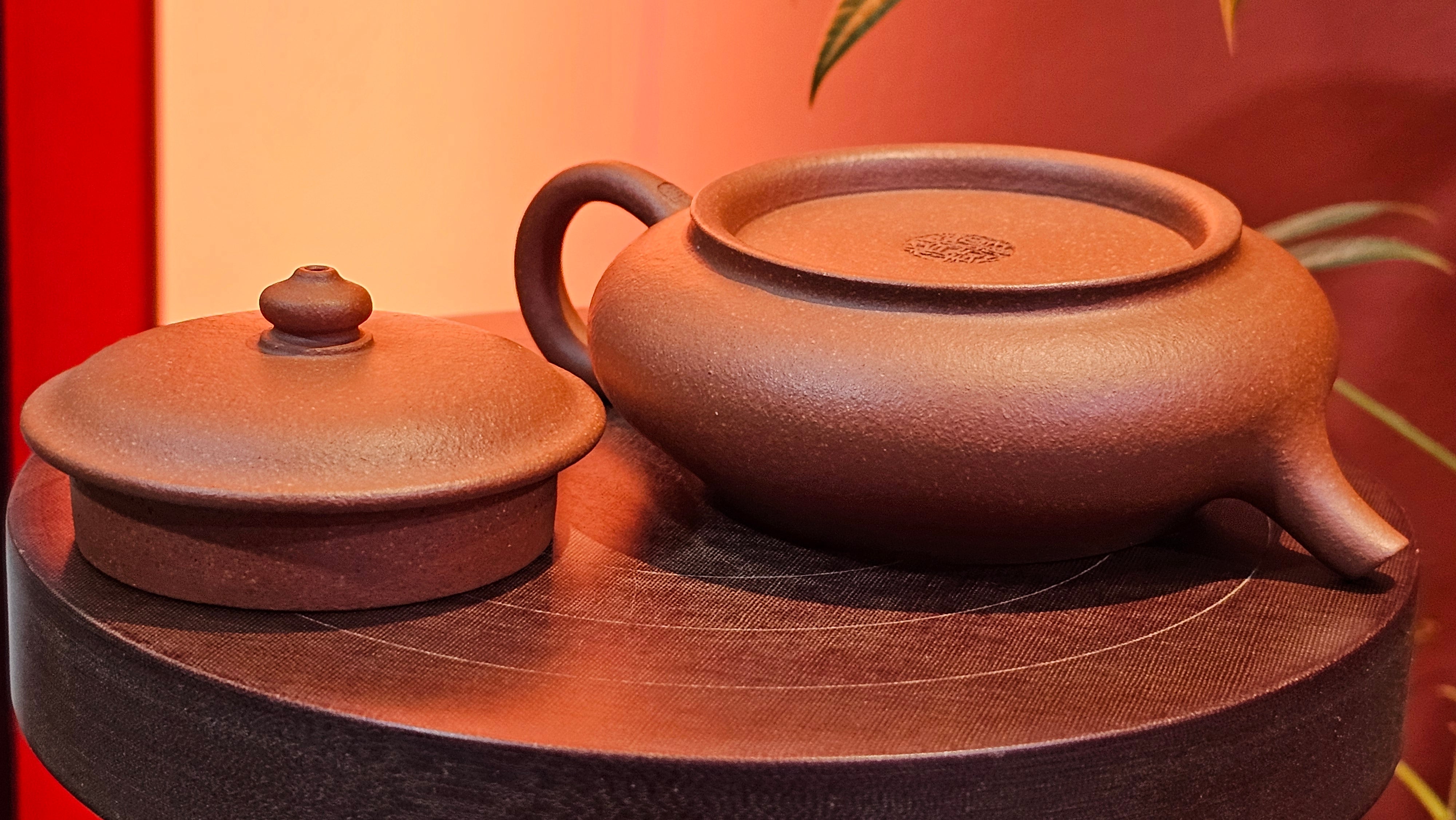 Ming Lu 明炉, 141.1ml, Hong Jiang Po Ni 红降坡泥, by our Collaborative Craftsman Chen Gui Zhi 陈桂枝。(Red JiangPoNi is rarer than Yellow JiangPoNi, XiaoMeiYao ZhuNi & ZhaoZhuang ZhuNi) ~ Congratulations to Mr L.Q., 1526hrs 12th May 2025, Pender Island, Canada 🇨🇦.