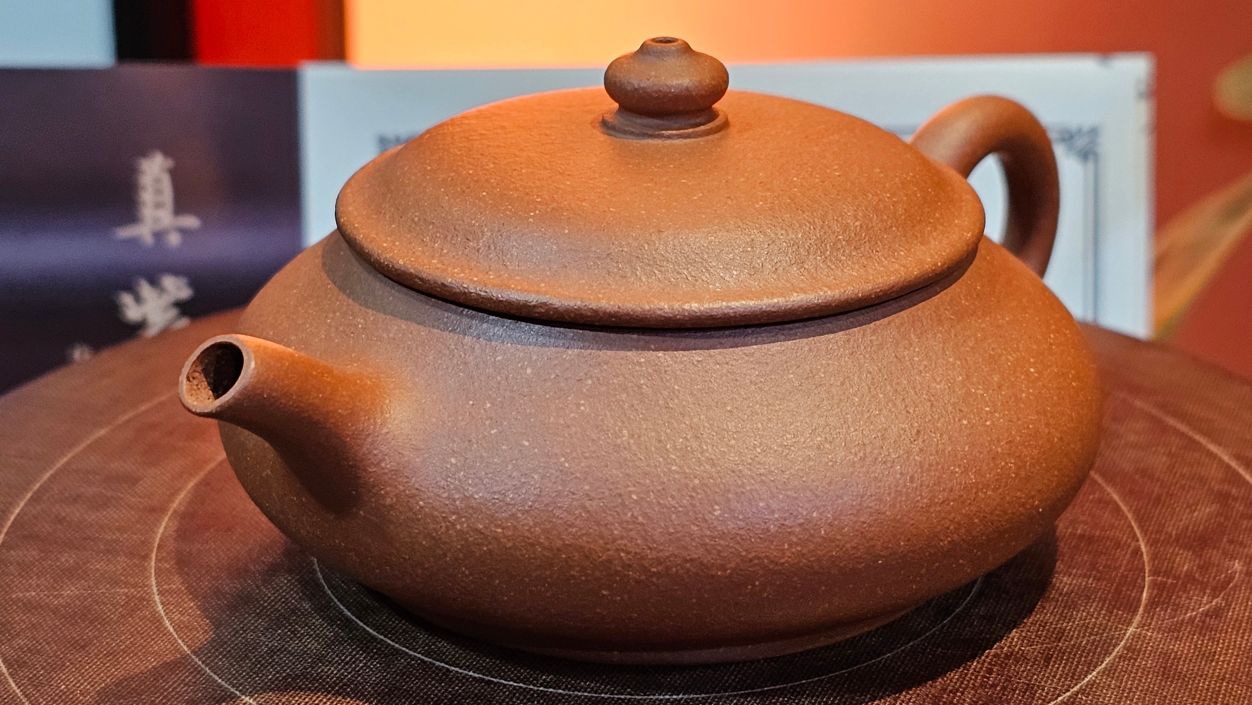 Ming Lu 明炉, 141.1ml, Hong Jiang Po Ni 红降坡泥, by our Collaborative Craftsman Chen Gui Zhi 陈桂枝。(Red JiangPoNi is rarer than Yellow JiangPoNi, XiaoMeiYao ZhuNi & ZhaoZhuang ZhuNi) ~ Congratulations to Mr L.Q., 1526hrs 12th May 2025, Pender Island, Canada 🇨🇦.