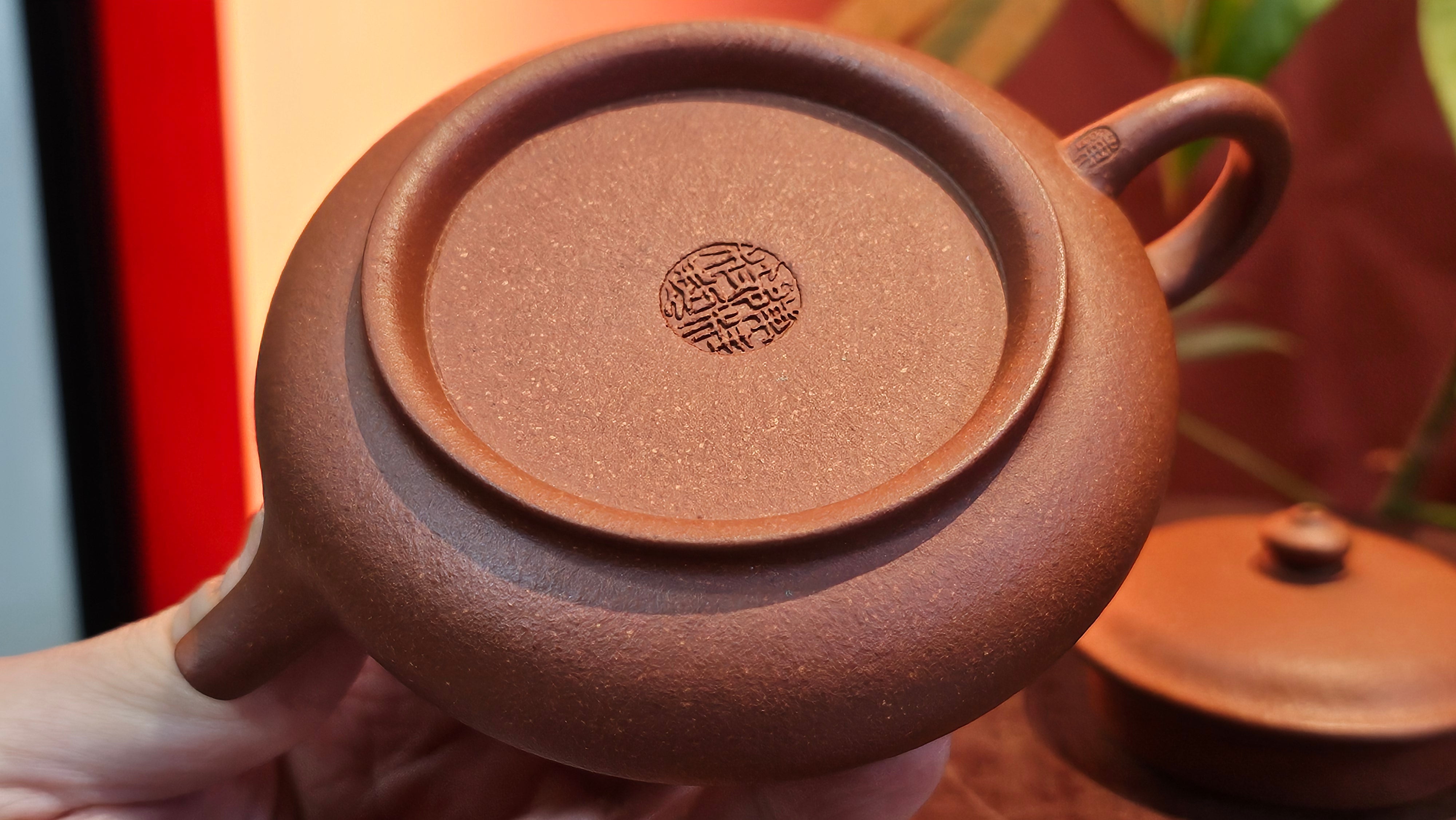 Ming Lu 明炉, 141.1ml, Hong Jiang Po Ni 红降坡泥, by our Collaborative Craftsman Chen Gui Zhi 陈桂枝。(Red JiangPoNi is rarer than Yellow JiangPoNi, XiaoMeiYao ZhuNi & ZhaoZhuang ZhuNi) ~ Congratulations to Mr L.Q., 1526hrs 12th May 2025, Pender Island, Canada 🇨🇦.