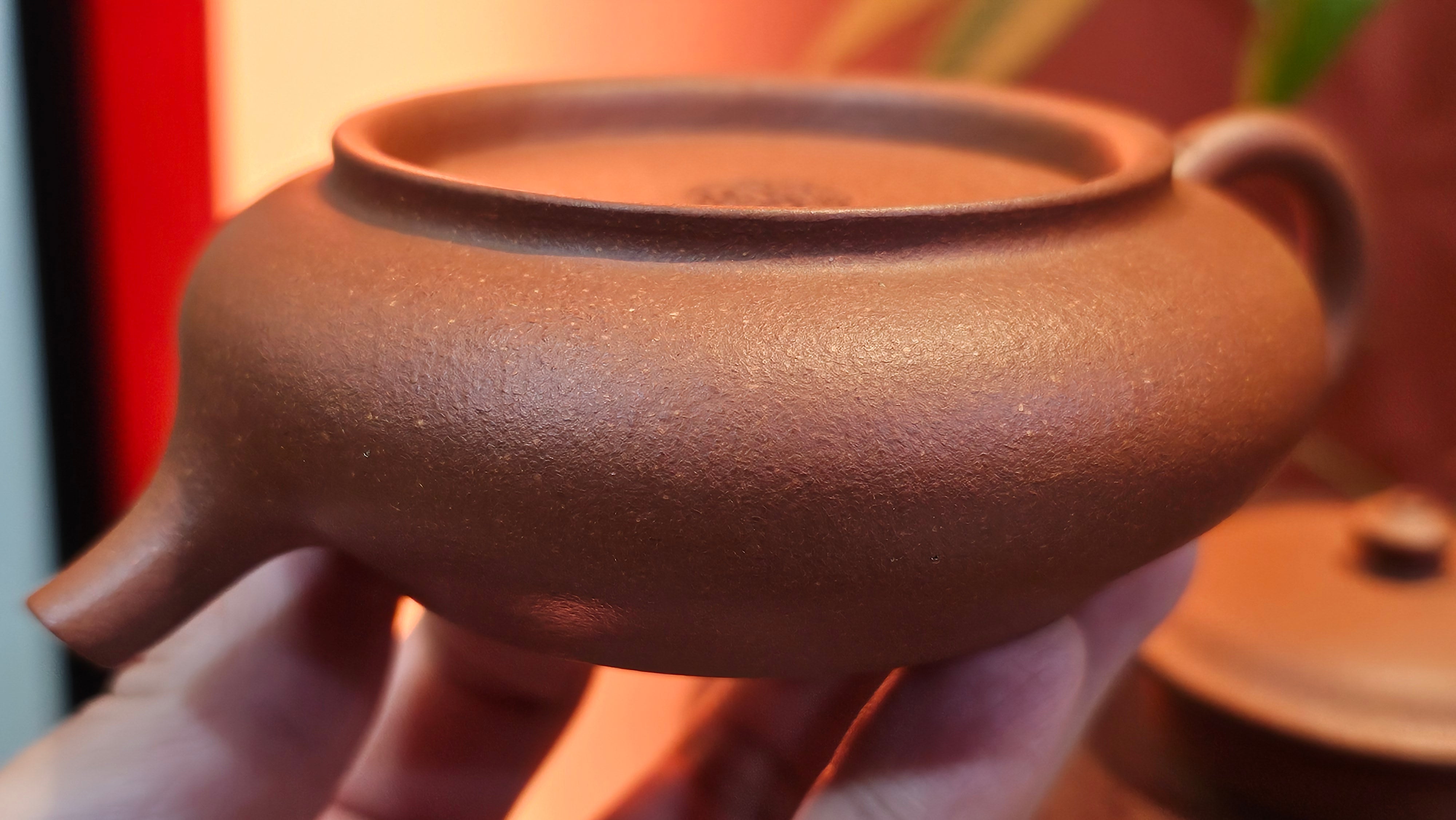 Ming Lu 明炉, 141.1ml, Hong Jiang Po Ni 红降坡泥, by our Collaborative Craftsman Chen Gui Zhi 陈桂枝。(Red JiangPoNi is rarer than Yellow JiangPoNi, XiaoMeiYao ZhuNi & ZhaoZhuang ZhuNi) ~ Congratulations to Mr L.Q., 1526hrs 12th May 2025, Pender Island, Canada 🇨🇦.