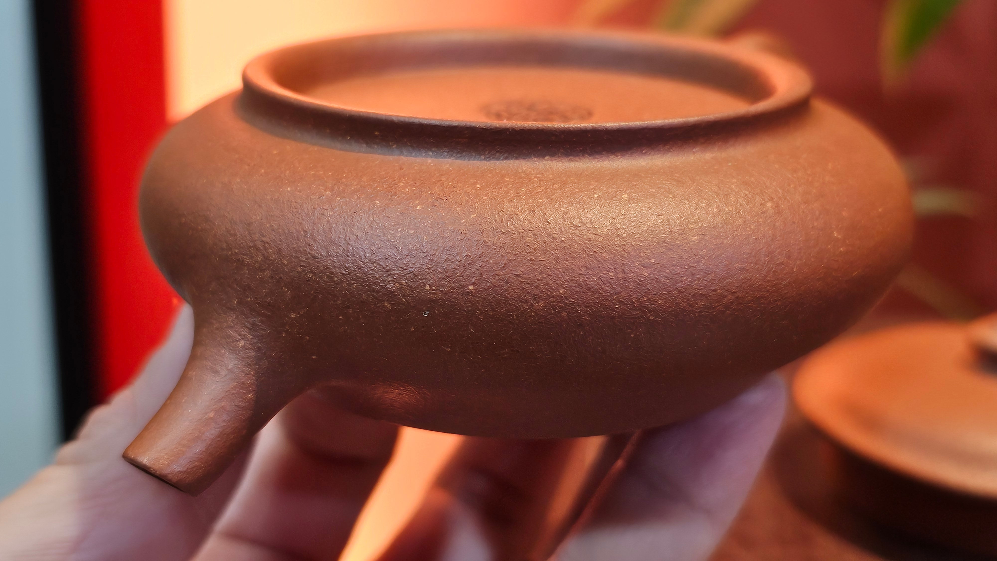 Ming Lu 明炉, 141.1ml, Hong Jiang Po Ni 红降坡泥, by our Collaborative Craftsman Chen Gui Zhi 陈桂枝。(Red JiangPoNi is rarer than Yellow JiangPoNi, XiaoMeiYao ZhuNi & ZhaoZhuang ZhuNi) ~ Congratulations to Mr L.Q., 1526hrs 12th May 2025, Pender Island, Canada 🇨🇦.