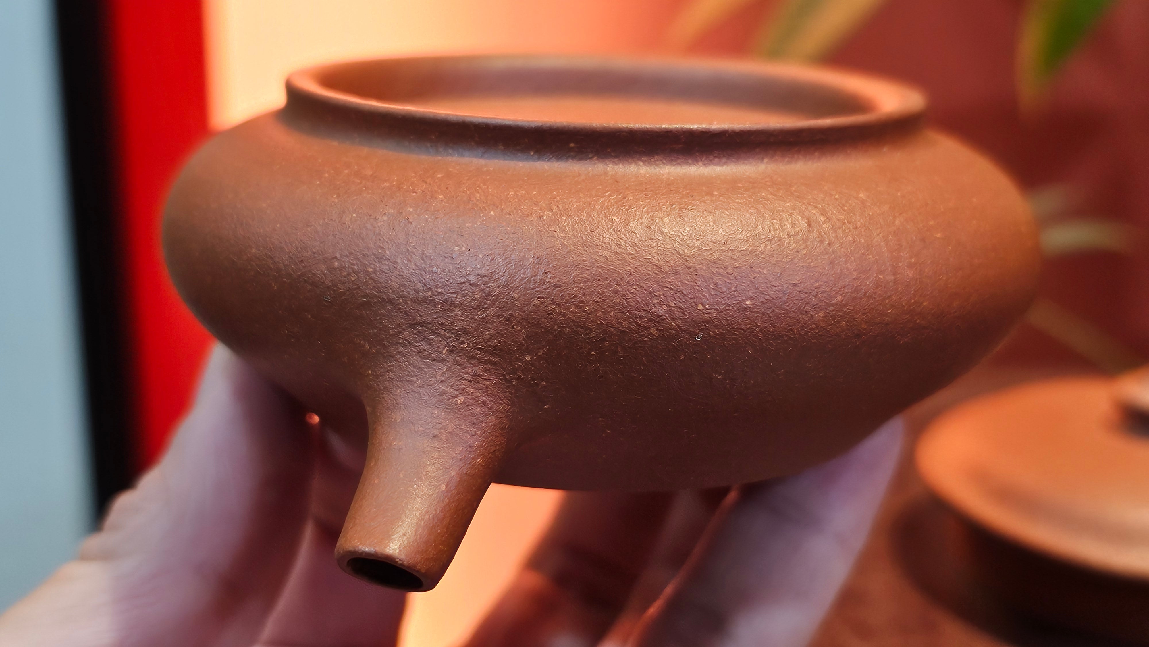 Ming Lu 明炉, 141.1ml, Hong Jiang Po Ni 红降坡泥, by our Collaborative Craftsman Chen Gui Zhi 陈桂枝。(Red JiangPoNi is rarer than Yellow JiangPoNi, XiaoMeiYao ZhuNi & ZhaoZhuang ZhuNi) ~ Congratulations to Mr L.Q., 1526hrs 12th May 2025, Pender Island, Canada 🇨🇦.