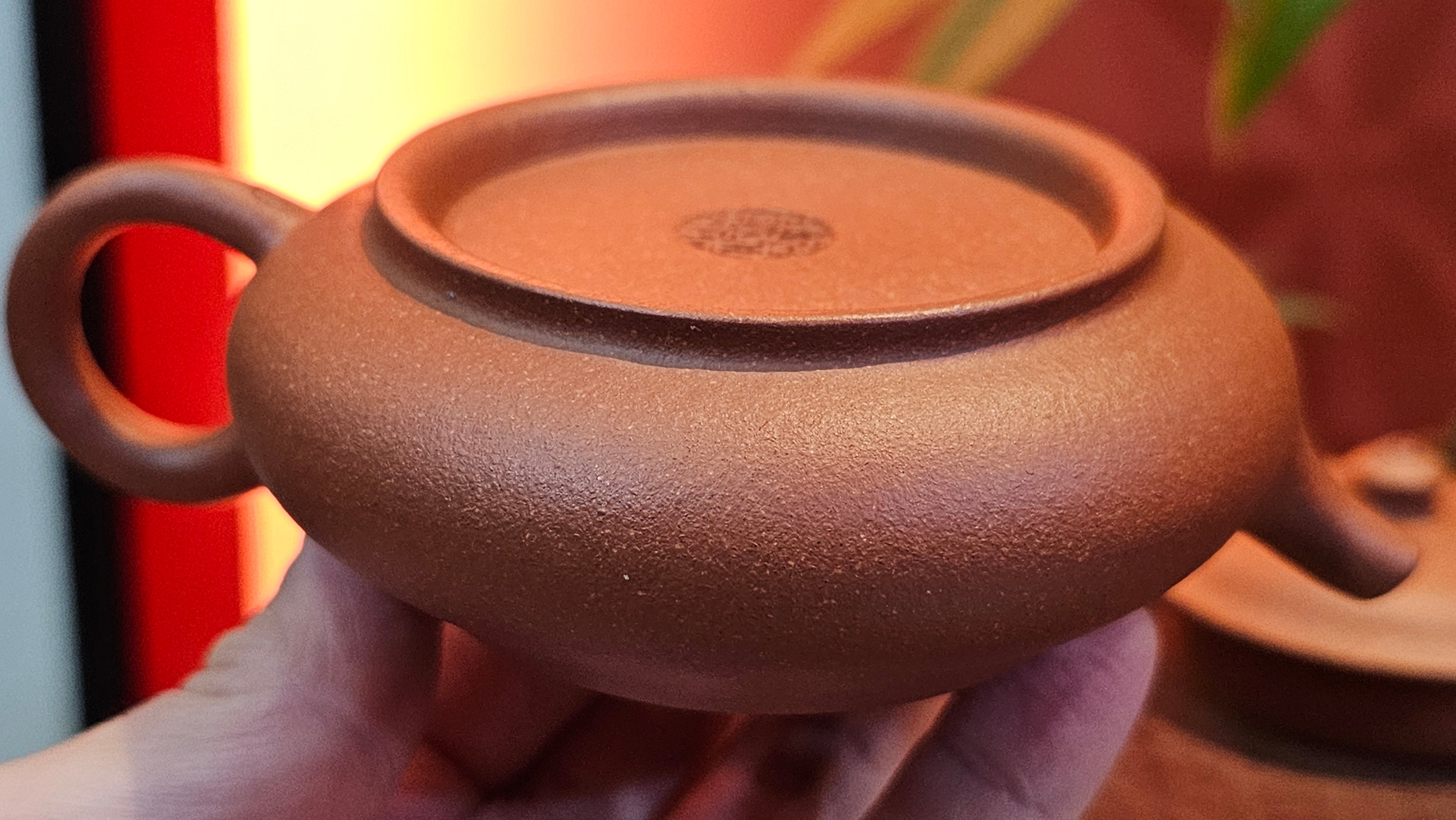 Ming Lu 明炉, 141.1ml, Hong Jiang Po Ni 红降坡泥, by our Collaborative Craftsman Chen Gui Zhi 陈桂枝。(Red JiangPoNi is rarer than Yellow JiangPoNi, XiaoMeiYao ZhuNi & ZhaoZhuang ZhuNi) ~ Congratulations to Mr L.Q., 1526hrs 12th May 2025, Pender Island, Canada 🇨🇦.