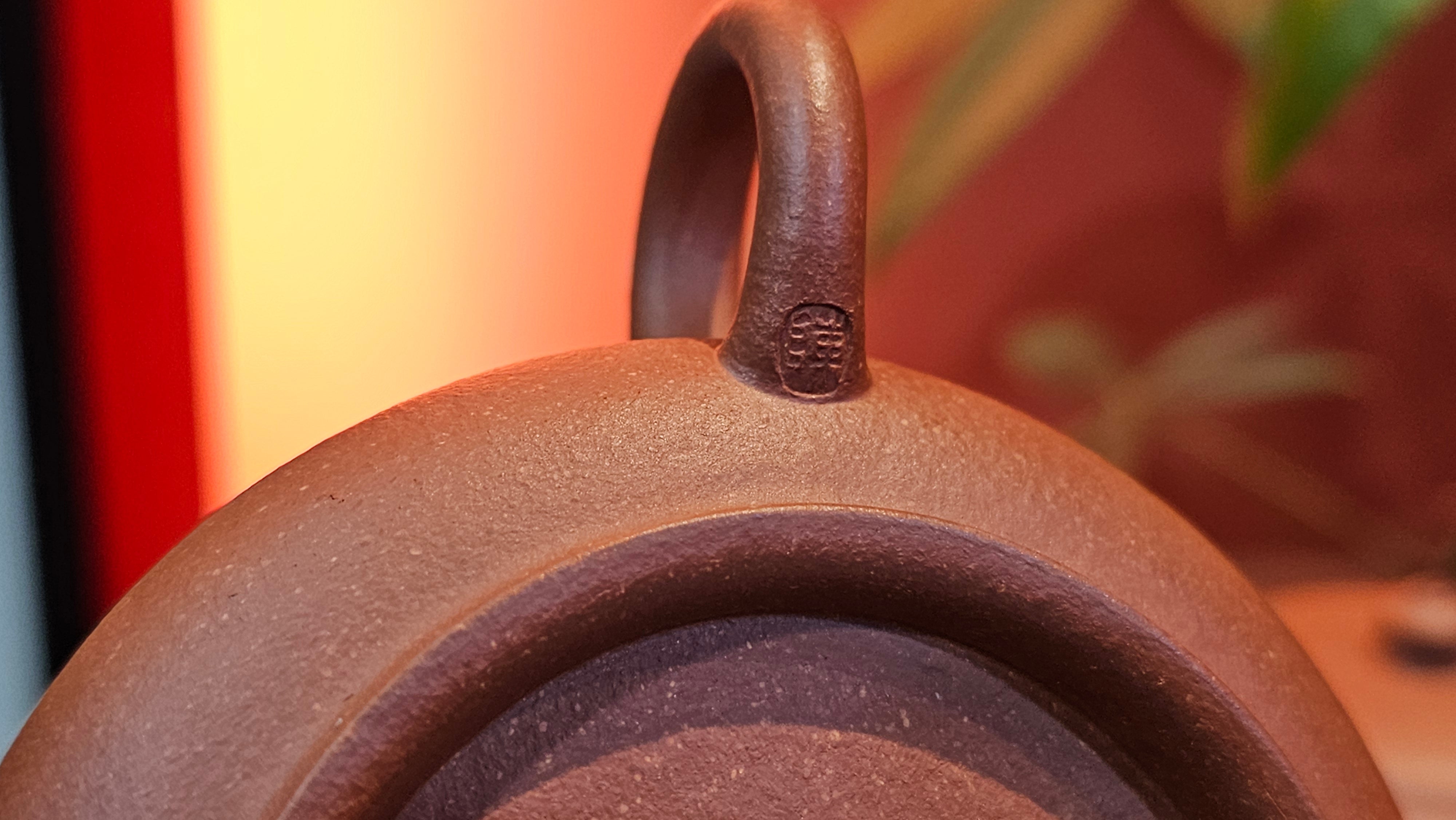 Ming Lu 明炉, 141.1ml, Hong Jiang Po Ni 红降坡泥, by our Collaborative Craftsman Chen Gui Zhi 陈桂枝。(Red JiangPoNi is rarer than Yellow JiangPoNi, XiaoMeiYao ZhuNi & ZhaoZhuang ZhuNi) ~ Congratulations to Mr L.Q., 1526hrs 12th May 2025, Pender Island, Canada 🇨🇦.