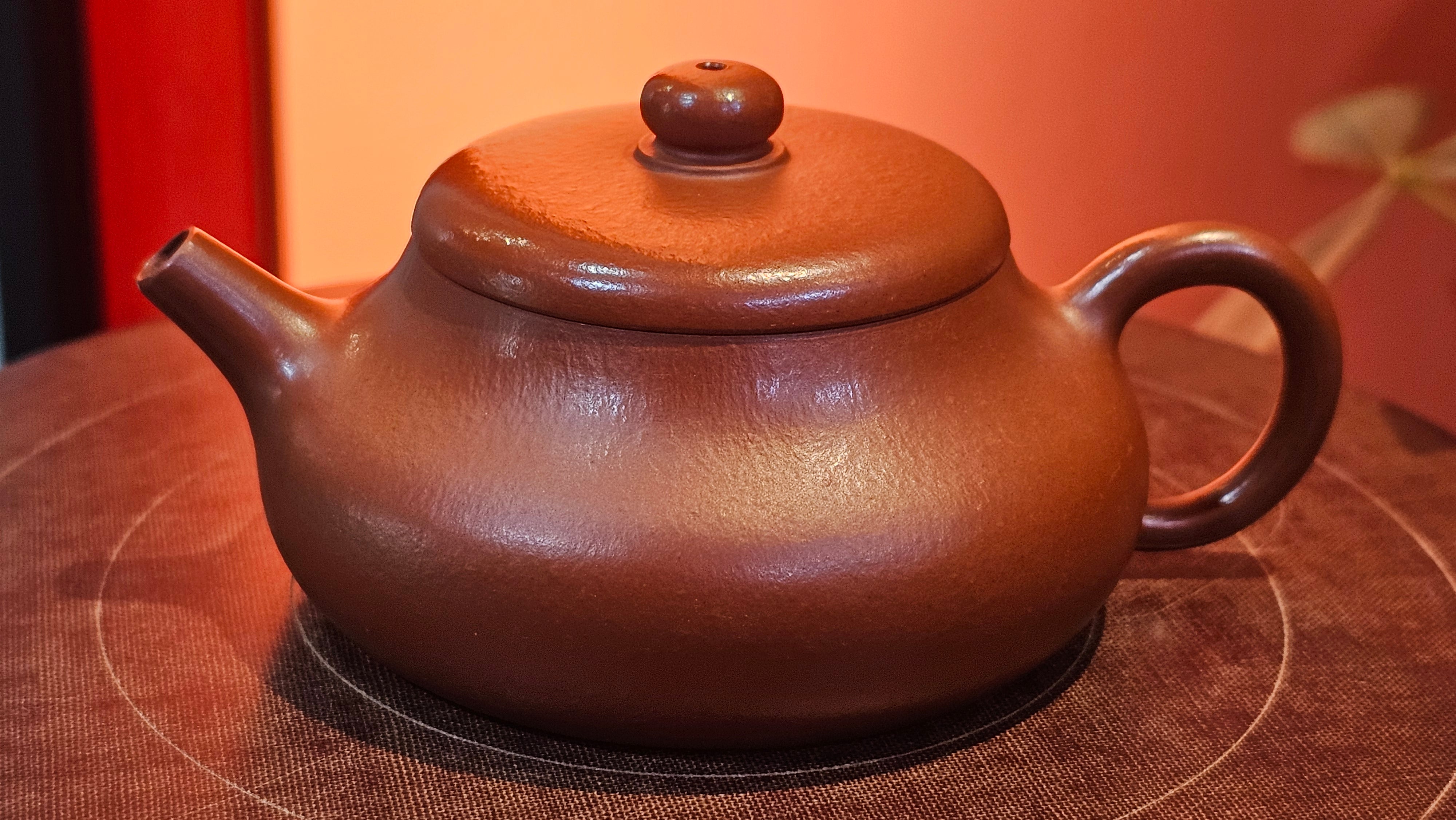 Jing Le 静乐 ~ "Quiet happiness", 96.0ml, Xiao Mei Yao Zhu Ni 小煤窑朱泥, by our Collaborative Craftsman Wang Xing 王兴 ~ Congratulations to Mr P.E., 2302hrs 22nd May 2025, Seattle, WA.