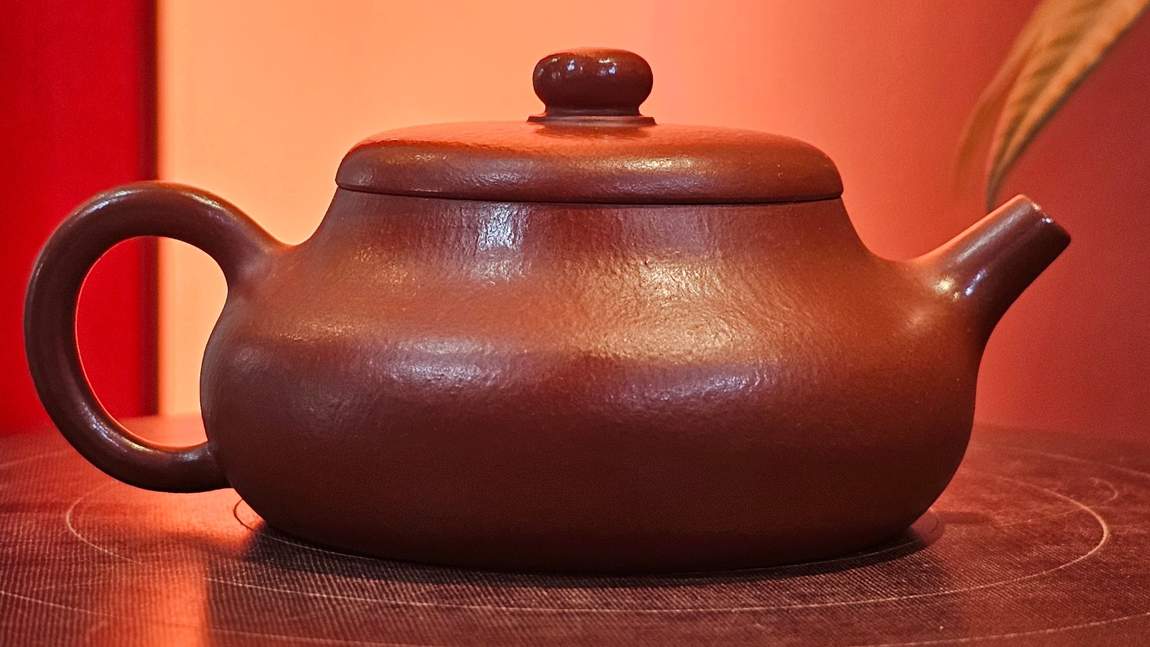 Jing Le 静乐 ~ "Quiet happiness", 96.0ml, Xiao Mei Yao Zhu Ni 小煤窑朱泥, by our Collaborative Craftsman Wang Xing 王兴 ~ Congratulations to Mr P.E., 2302hrs 22nd May 2025, Seattle, WA.