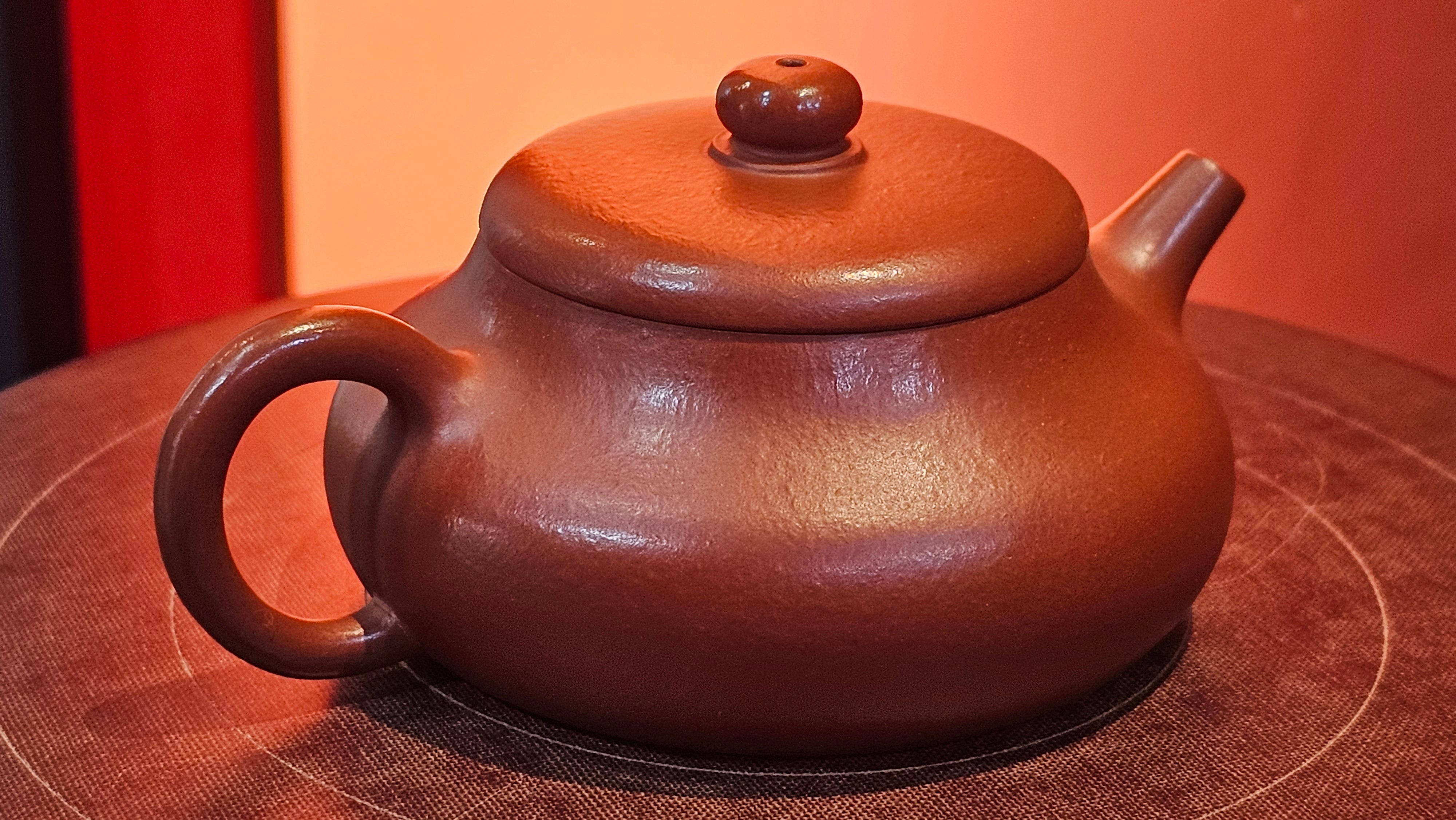 Jing Le 静乐 ~ "Quiet happiness", 96.0ml, Xiao Mei Yao Zhu Ni 小煤窑朱泥, by our Collaborative Craftsman Wang Xing 王兴 ~ Congratulations to Mr P.E., 2302hrs 22nd May 2025, Seattle, WA.