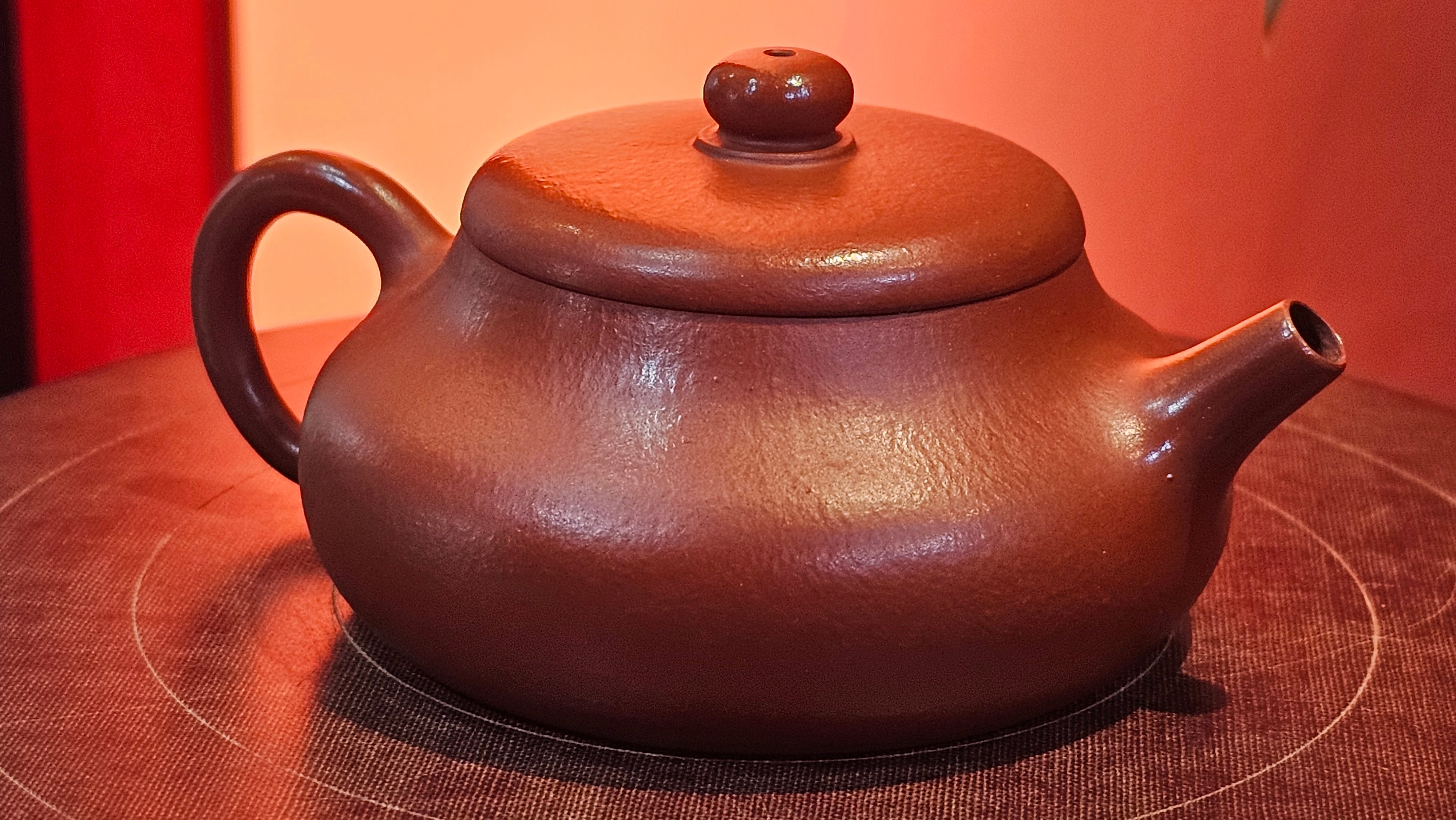 Jing Le 静乐 ~ "Quiet happiness", 96.0ml, Xiao Mei Yao Zhu Ni 小煤窑朱泥, by our Collaborative Craftsman Wang Xing 王兴 ~ Congratulations to Mr P.E., 2302hrs 22nd May 2025, Seattle, WA.