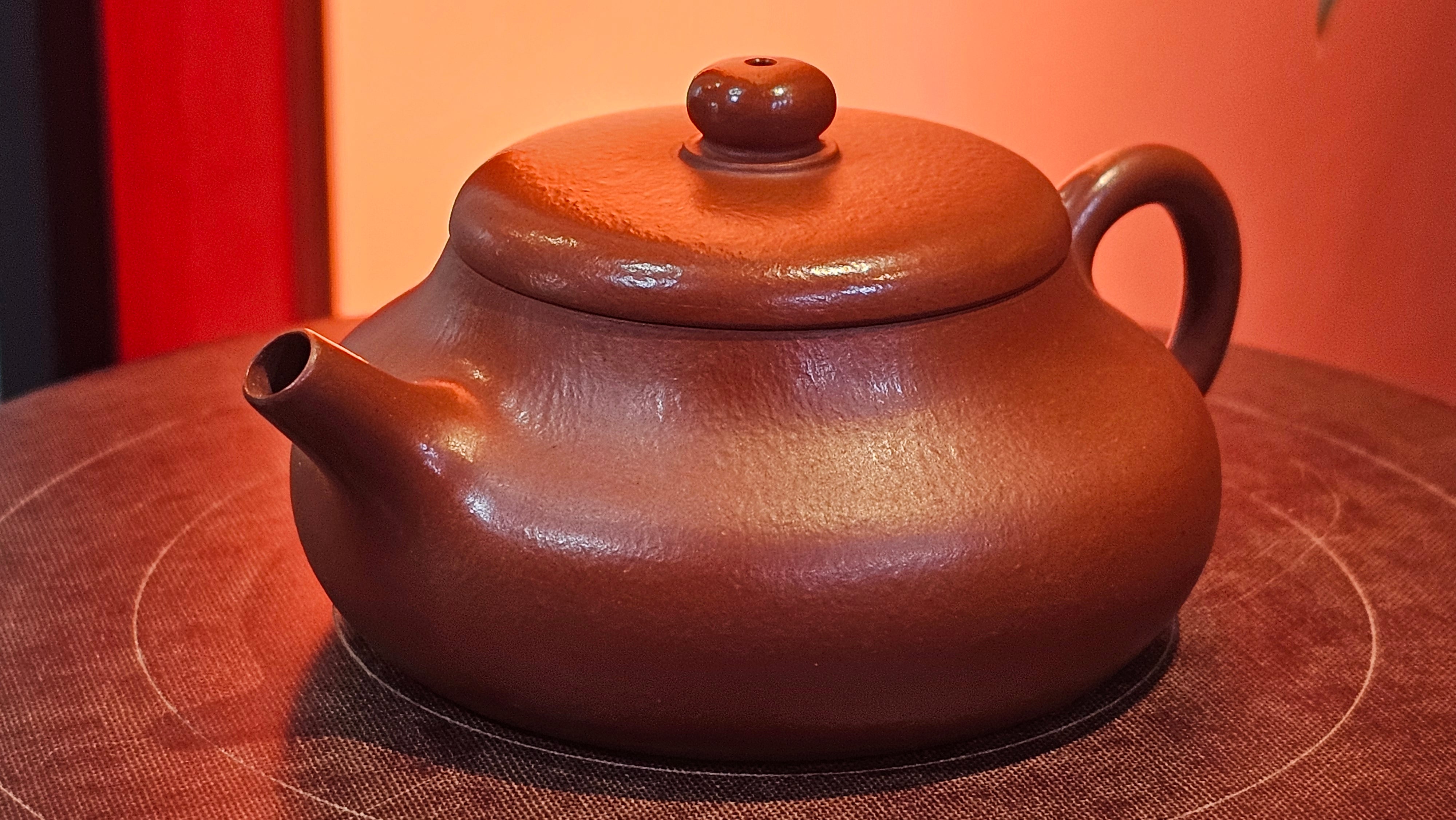 Jing Le 静乐 ~ "Quiet happiness", 96.0ml, Xiao Mei Yao Zhu Ni 小煤窑朱泥, by our Collaborative Craftsman Wang Xing 王兴 ~ Congratulations to Mr P.E., 2302hrs 22nd May 2025, Seattle, WA.