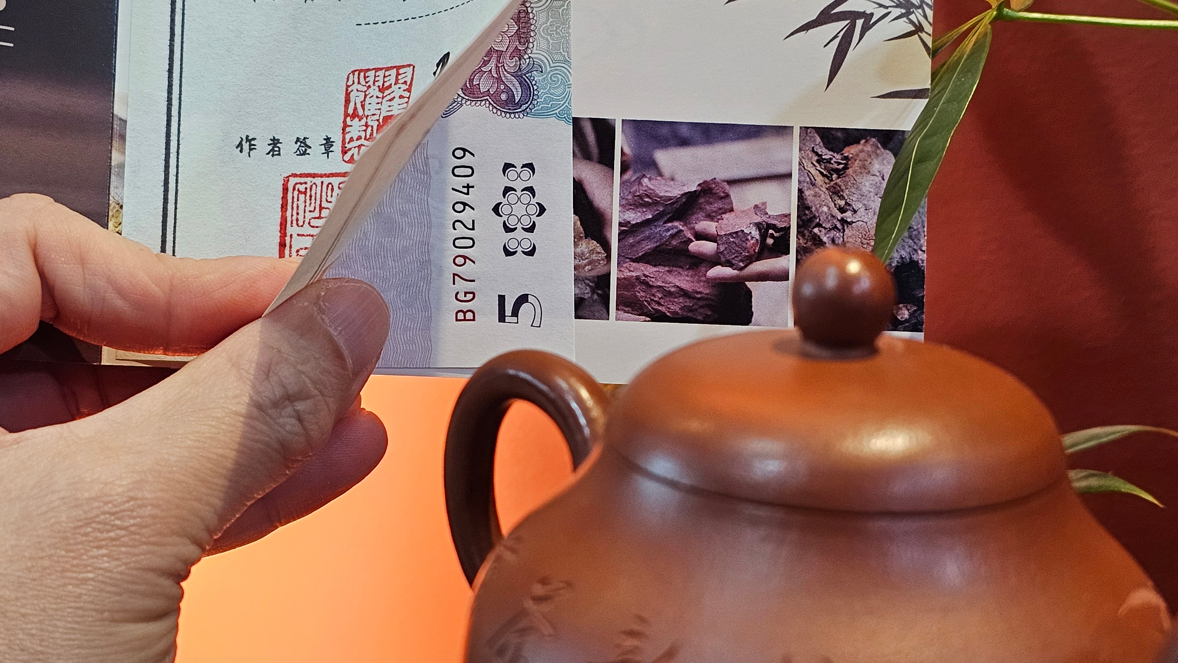 Li Xing 梨形, 170.3ml, Xiao Mei Yao Zhu Ni 小煤窑朱泥 by our Collaborative Craftsman Zhai Yi Yao 翟一耀。"竹韵茶香", 竹刻绘, Engraving of Bamboos and Calligraphy, by Craftsman Yi De Shu 一德书 ~ Congratulations to Mr M.P., 0019hrs 27th June 2025, Aurora, IL.