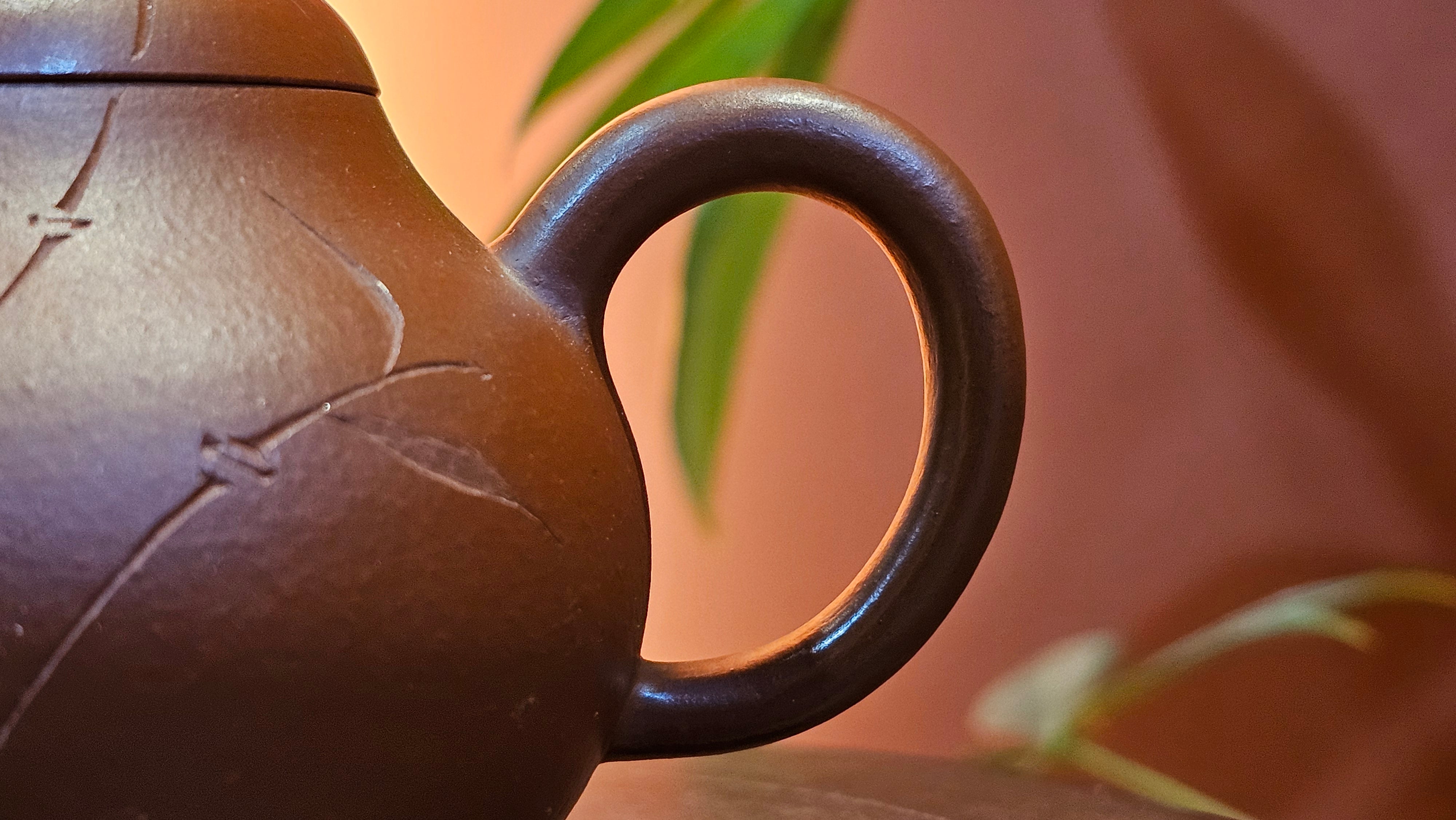 Li Xing 梨形, 170.3ml, Xiao Mei Yao Zhu Ni 小煤窑朱泥 by our Collaborative Craftsman Zhai Yi Yao 翟一耀。"竹韵茶香", 竹刻绘, Engraving of Bamboos and Calligraphy, by Craftsman Yi De Shu 一德书 ~ Congratulations to Mr M.P., 0019hrs 27th June 2025, Aurora, IL.