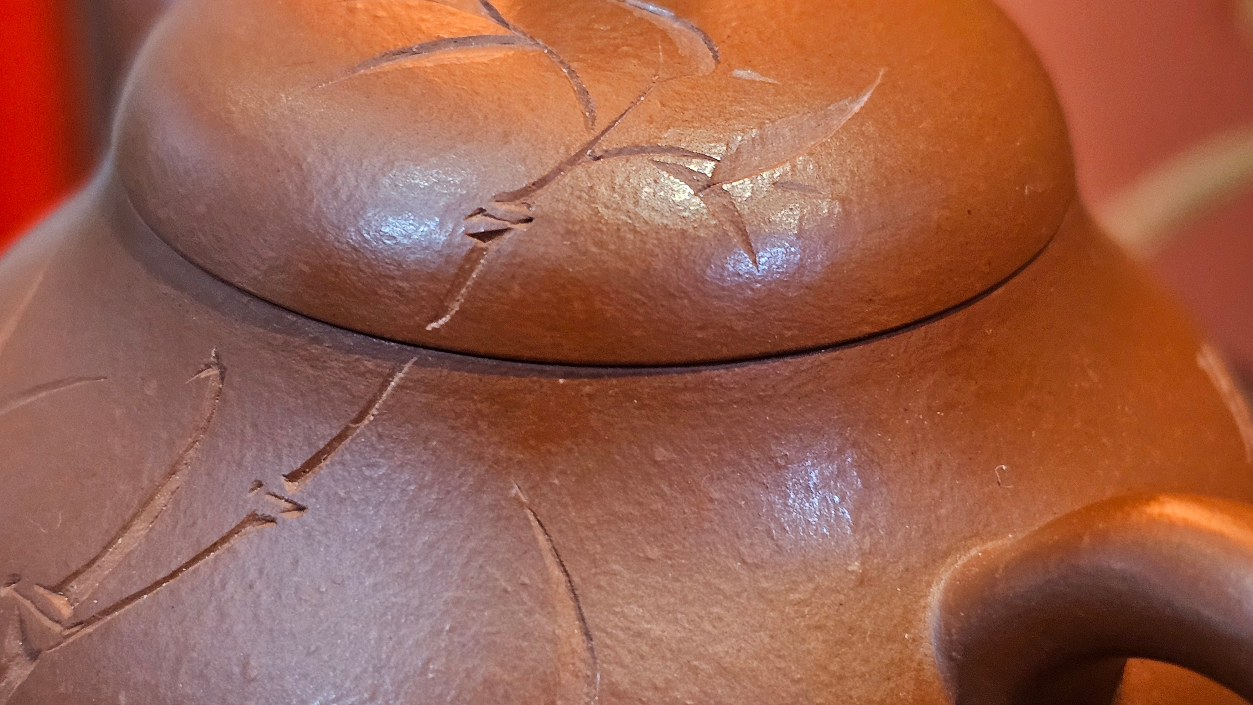 Li Xing 梨形, 170.3ml, Xiao Mei Yao Zhu Ni 小煤窑朱泥 by our Collaborative Craftsman Zhai Yi Yao 翟一耀。"竹韵茶香", 竹刻绘, Engraving of Bamboos and Calligraphy, by Craftsman Yi De Shu 一德书 ~ Congratulations to Mr M.P., 0019hrs 27th June 2025, Aurora, IL.