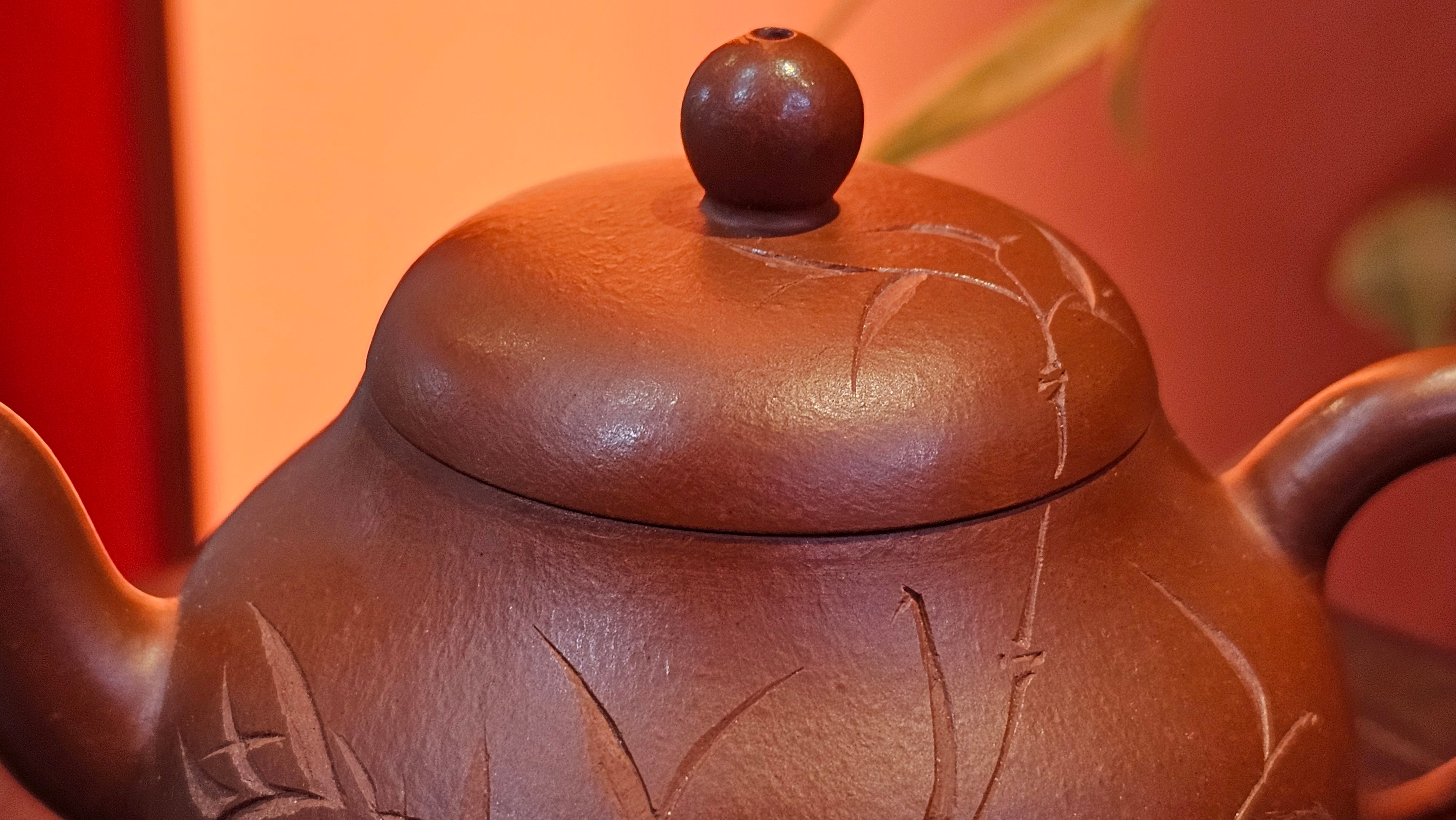 Li Xing 梨形, 170.3ml, Xiao Mei Yao Zhu Ni 小煤窑朱泥 by our Collaborative Craftsman Zhai Yi Yao 翟一耀。"竹韵茶香", 竹刻绘, Engraving of Bamboos and Calligraphy, by Craftsman Yi De Shu 一德书 ~ Congratulations to Mr M.P., 0019hrs 27th June 2025, Aurora, IL.