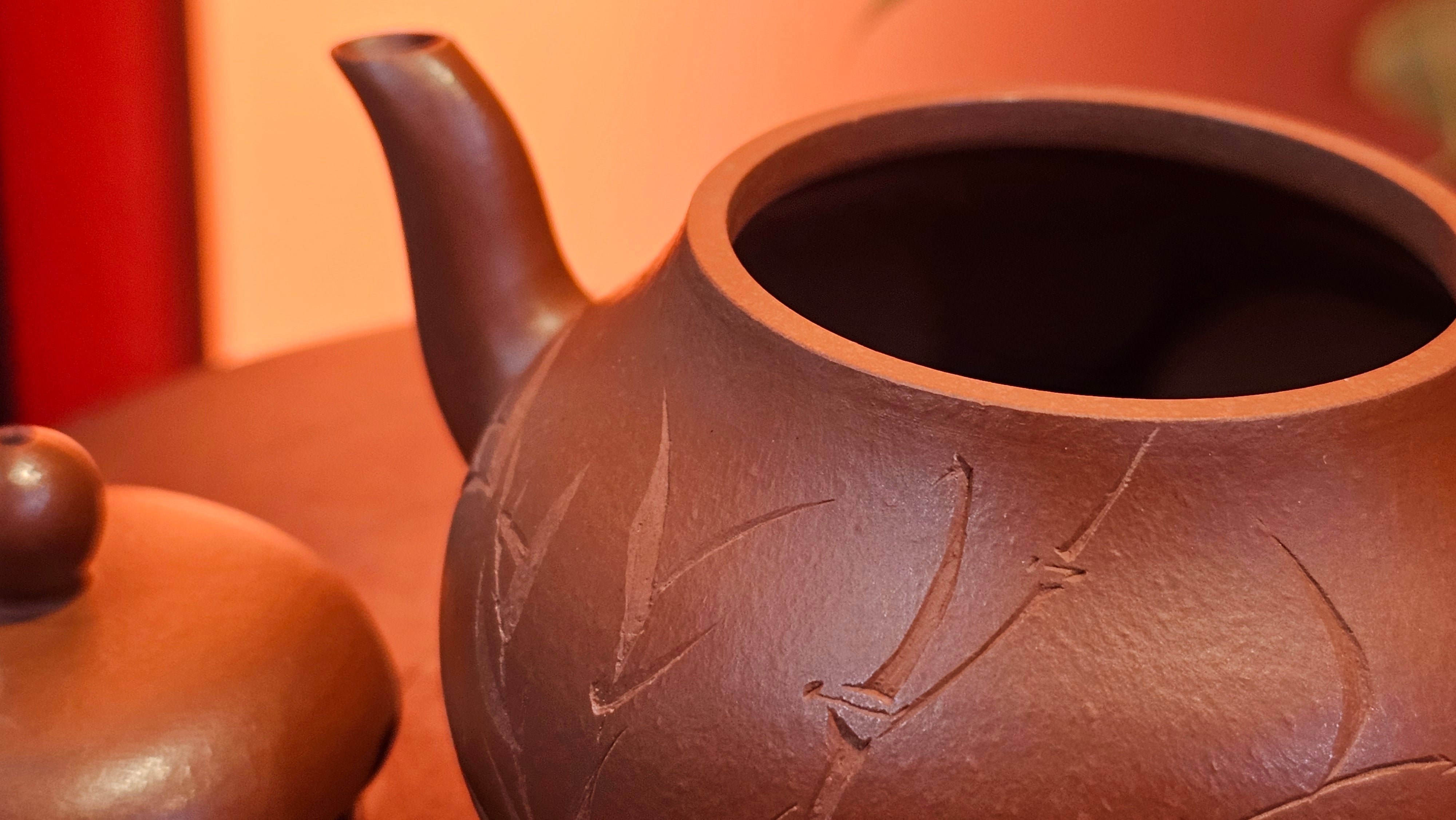 Li Xing 梨形, 170.3ml, Xiao Mei Yao Zhu Ni 小煤窑朱泥 by our Collaborative Craftsman Zhai Yi Yao 翟一耀。"竹韵茶香", 竹刻绘, Engraving of Bamboos and Calligraphy, by Craftsman Yi De Shu 一德书 ~ Congratulations to Mr M.P., 0019hrs 27th June 2025, Aurora, IL.