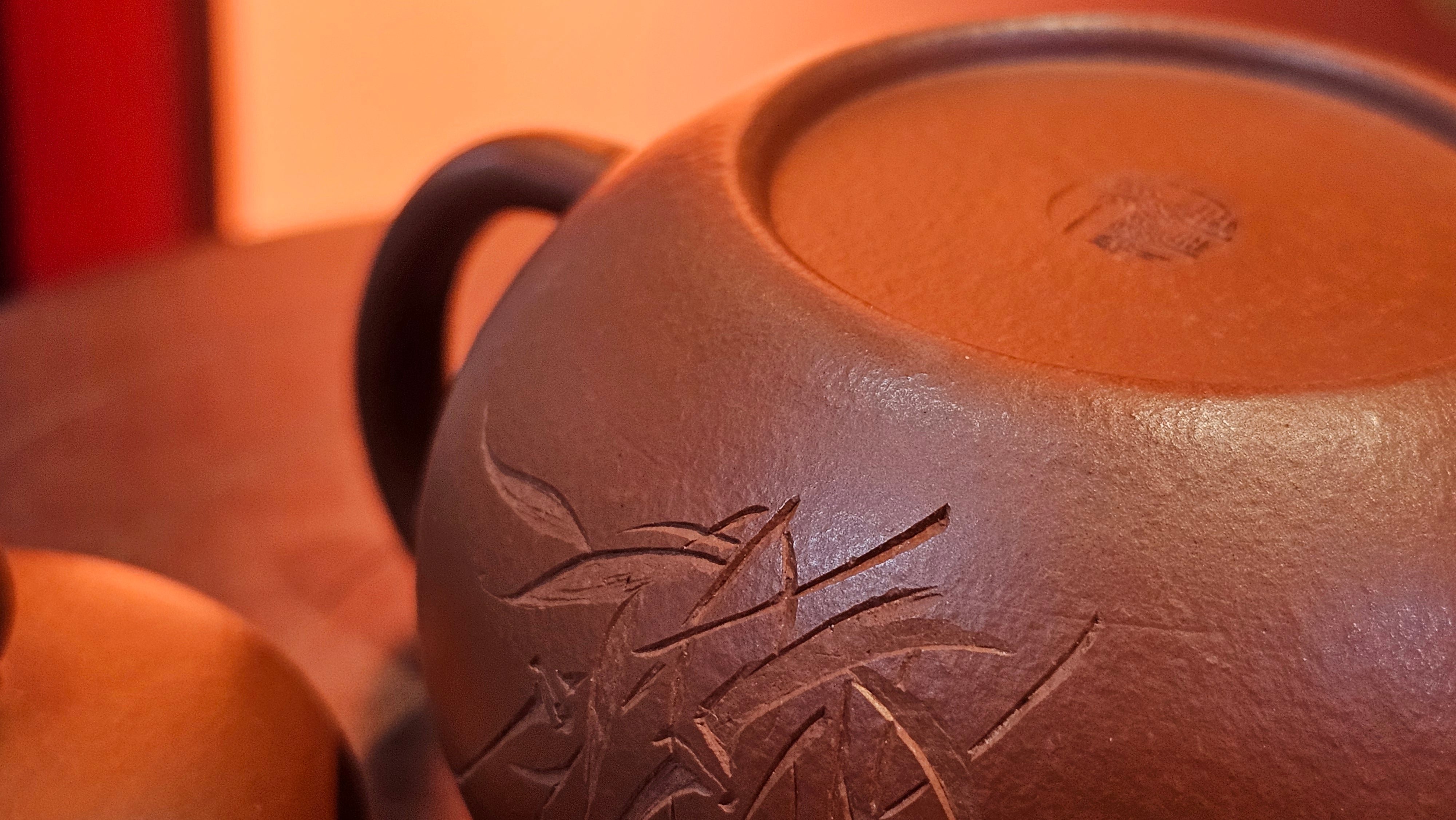 Li Xing 梨形, 170.3ml, Xiao Mei Yao Zhu Ni 小煤窑朱泥 by our Collaborative Craftsman Zhai Yi Yao 翟一耀。"竹韵茶香", 竹刻绘, Engraving of Bamboos and Calligraphy, by Craftsman Yi De Shu 一德书 ~ Congratulations to Mr M.P., 0019hrs 27th June 2025, Aurora, IL.