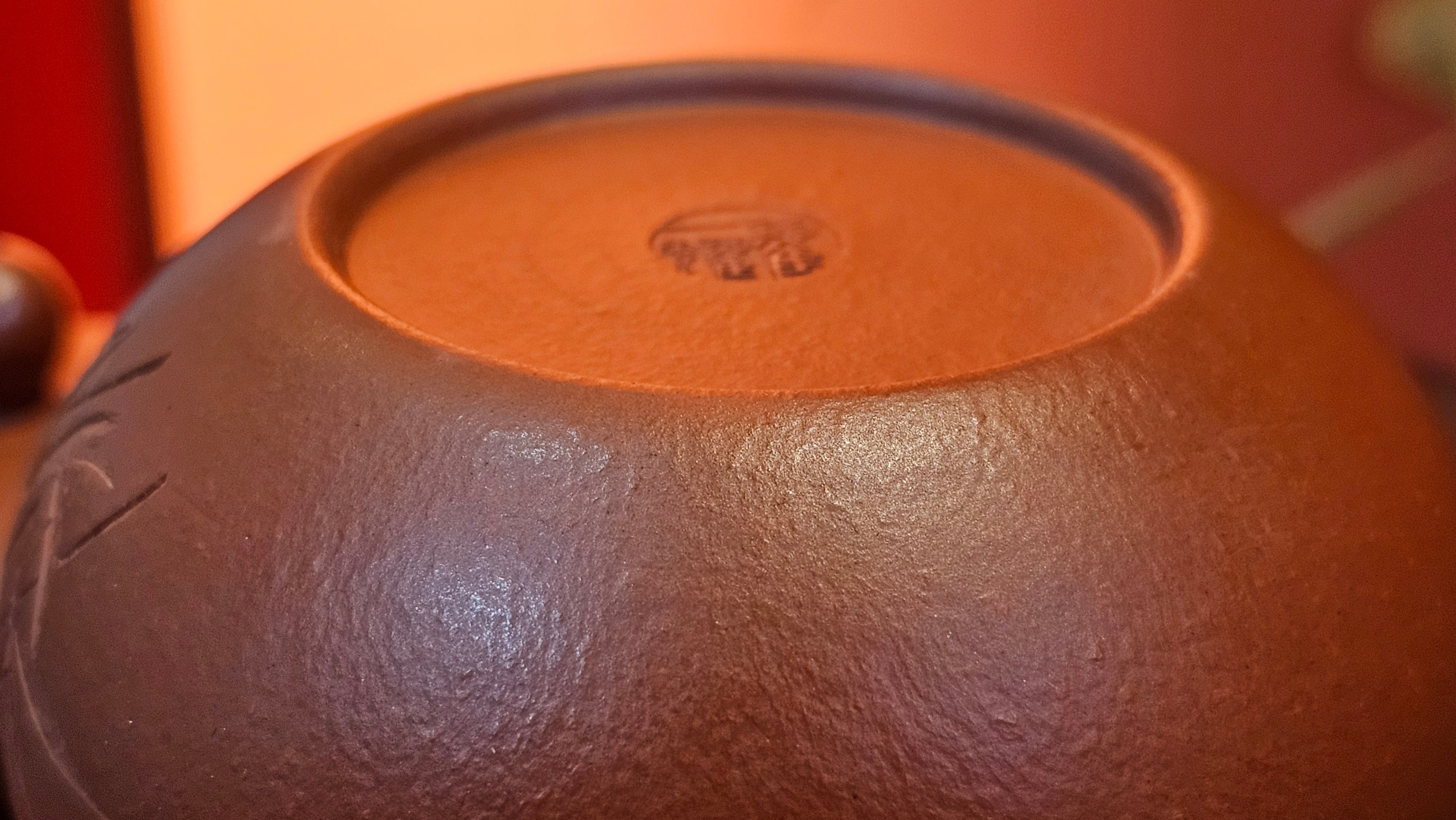 Li Xing 梨形, 170.3ml, Xiao Mei Yao Zhu Ni 小煤窑朱泥 by our Collaborative Craftsman Zhai Yi Yao 翟一耀。"竹韵茶香", 竹刻绘, Engraving of Bamboos and Calligraphy, by Craftsman Yi De Shu 一德书 ~ Congratulations to Mr M.P., 0019hrs 27th June 2025, Aurora, IL.