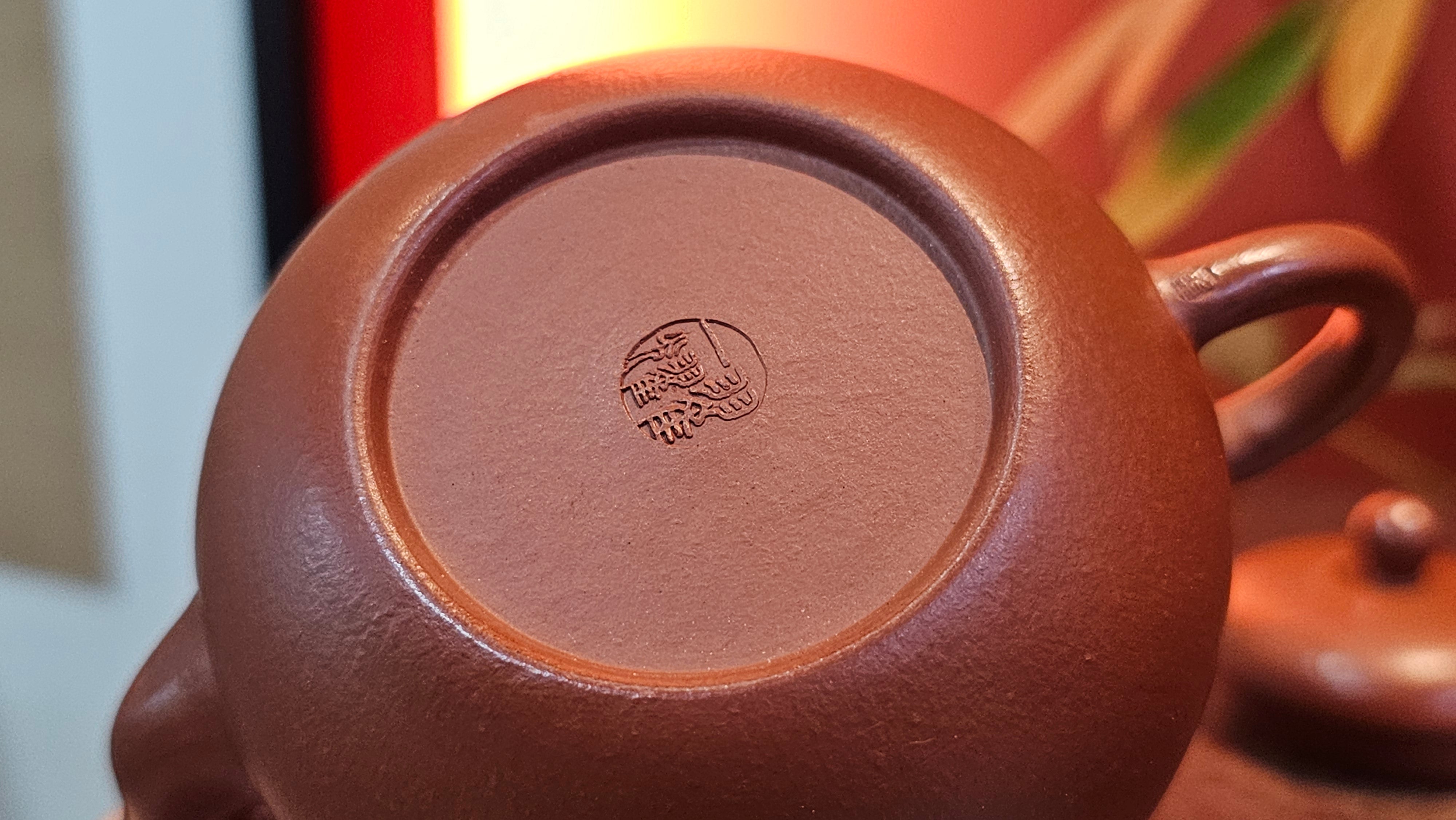 Li Xing 梨形, 170.3ml, Xiao Mei Yao Zhu Ni 小煤窑朱泥 by our Collaborative Craftsman Zhai Yi Yao 翟一耀。"竹韵茶香", 竹刻绘, Engraving of Bamboos and Calligraphy, by Craftsman Yi De Shu 一德书 ~ Congratulations to Mr M.P., 0019hrs 27th June 2025, Aurora, IL.