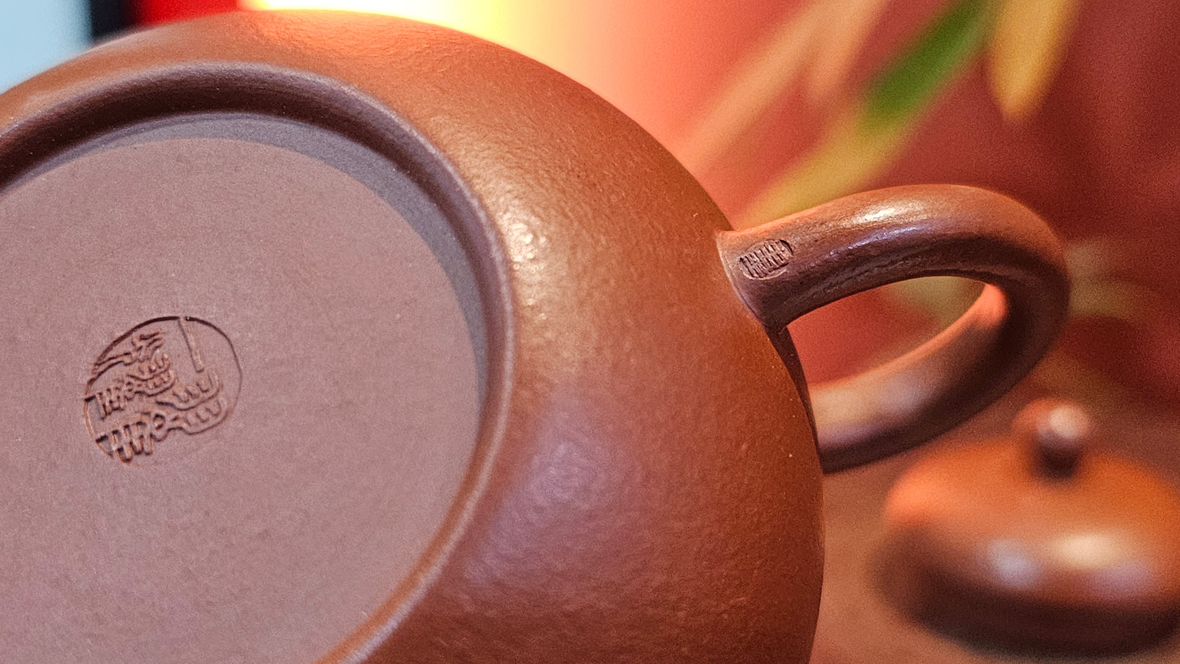 Li Xing 梨形, 170.3ml, Xiao Mei Yao Zhu Ni 小煤窑朱泥 by our Collaborative Craftsman Zhai Yi Yao 翟一耀。"竹韵茶香", 竹刻绘, Engraving of Bamboos and Calligraphy, by Craftsman Yi De Shu 一德书 ~ Congratulations to Mr M.P., 0019hrs 27th June 2025, Aurora, IL.