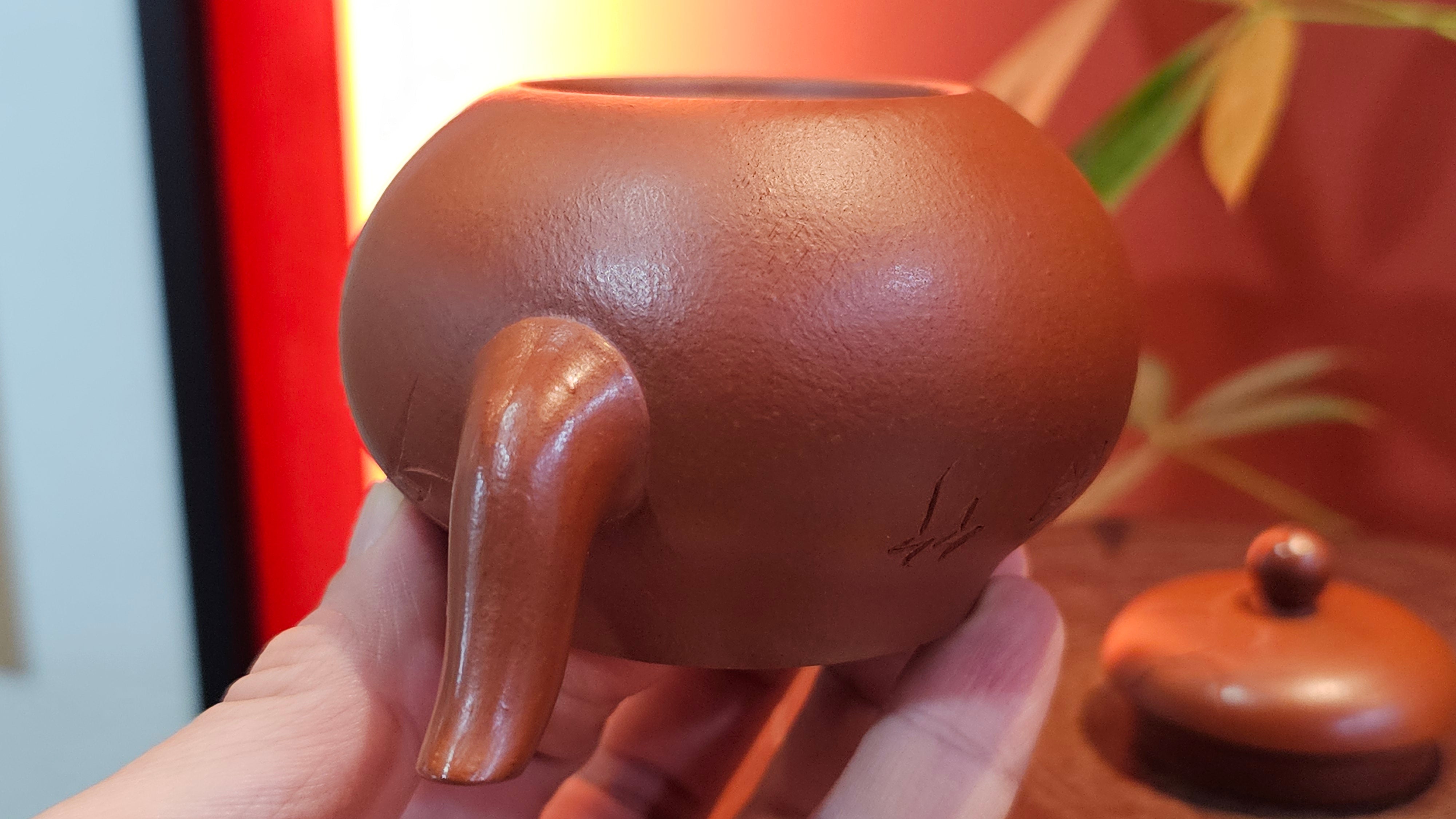 Li Xing 梨形, 170.3ml, Xiao Mei Yao Zhu Ni 小煤窑朱泥 by our Collaborative Craftsman Zhai Yi Yao 翟一耀。"竹韵茶香", 竹刻绘, Engraving of Bamboos and Calligraphy, by Craftsman Yi De Shu 一德书 ~ Congratulations to Mr M.P., 0019hrs 27th June 2025, Aurora, IL.