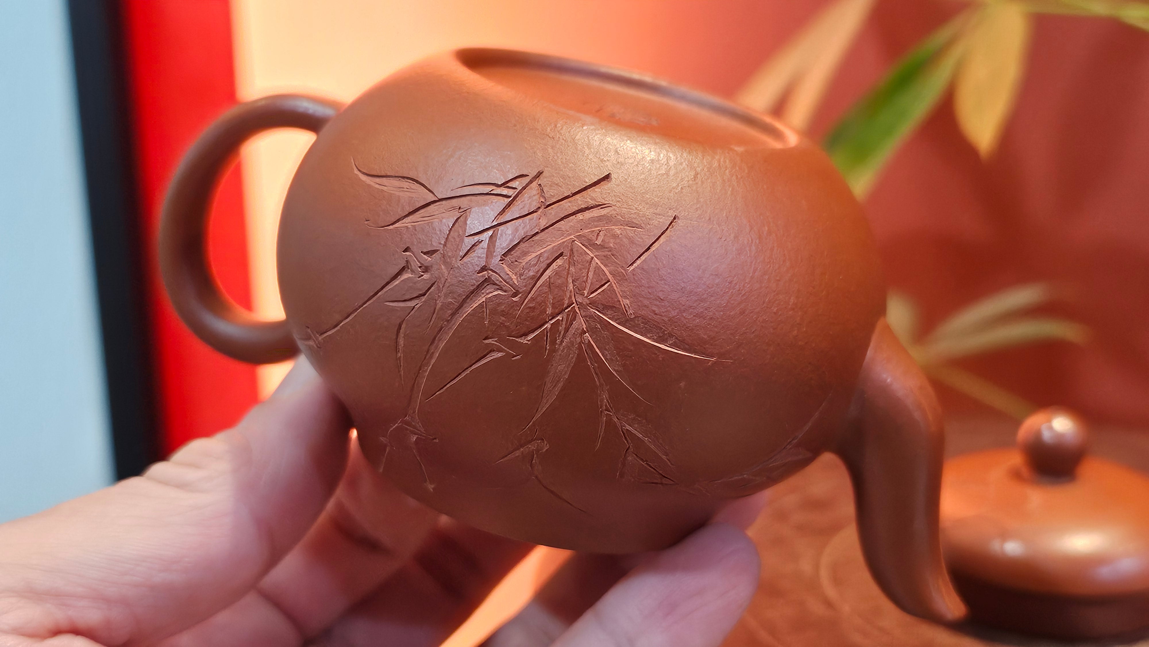 Li Xing 梨形, 170.3ml, Xiao Mei Yao Zhu Ni 小煤窑朱泥 by our Collaborative Craftsman Zhai Yi Yao 翟一耀。"竹韵茶香", 竹刻绘, Engraving of Bamboos and Calligraphy, by Craftsman Yi De Shu 一德书 ~ Congratulations to Mr M.P., 0019hrs 27th June 2025, Aurora, IL.