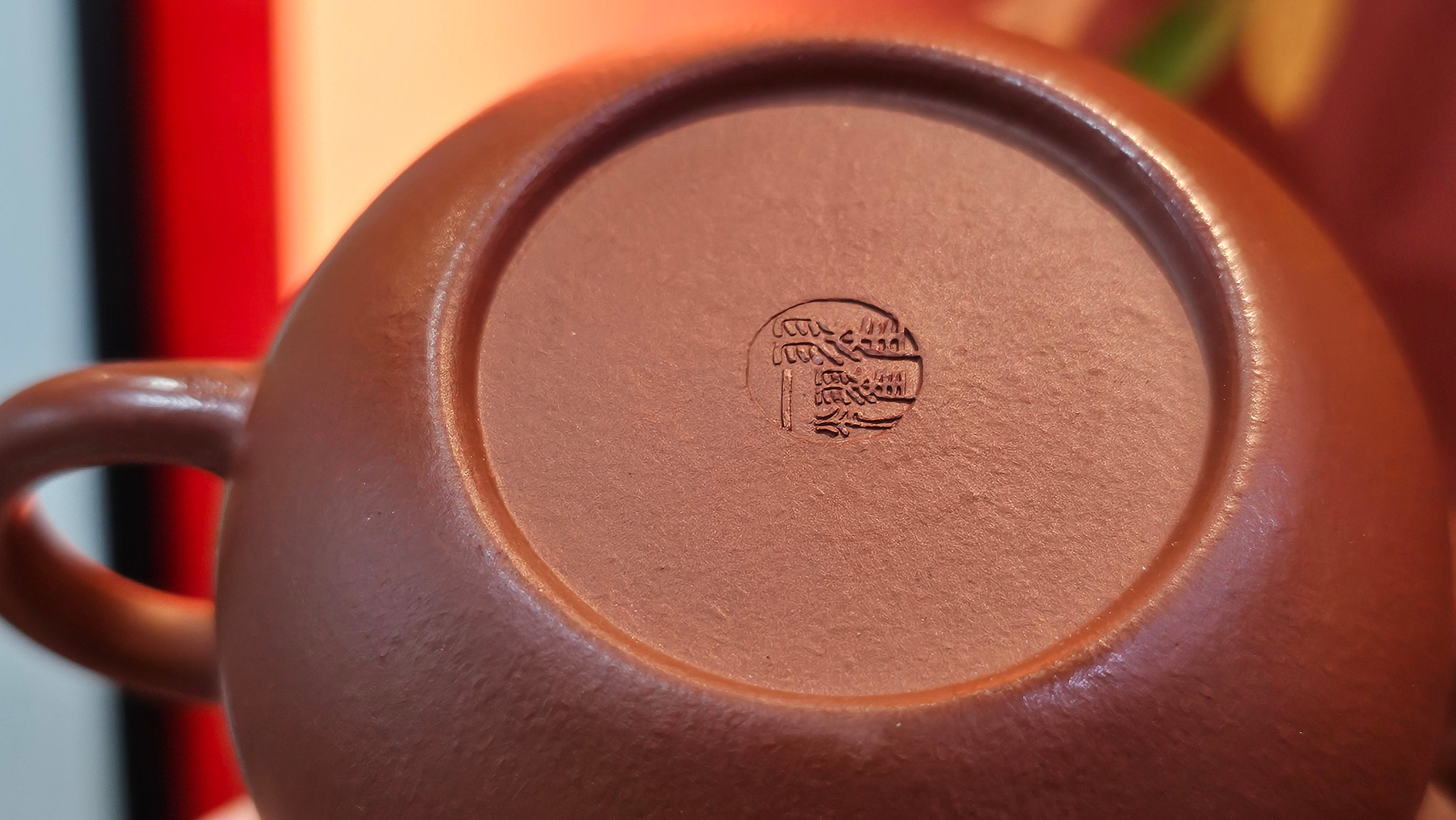 Li Xing 梨形, 170.3ml, Xiao Mei Yao Zhu Ni 小煤窑朱泥 by our Collaborative Craftsman Zhai Yi Yao 翟一耀。"竹韵茶香", 竹刻绘, Engraving of Bamboos and Calligraphy, by Craftsman Yi De Shu 一德书 ~ Congratulations to Mr M.P., 0019hrs 27th June 2025, Aurora, IL.