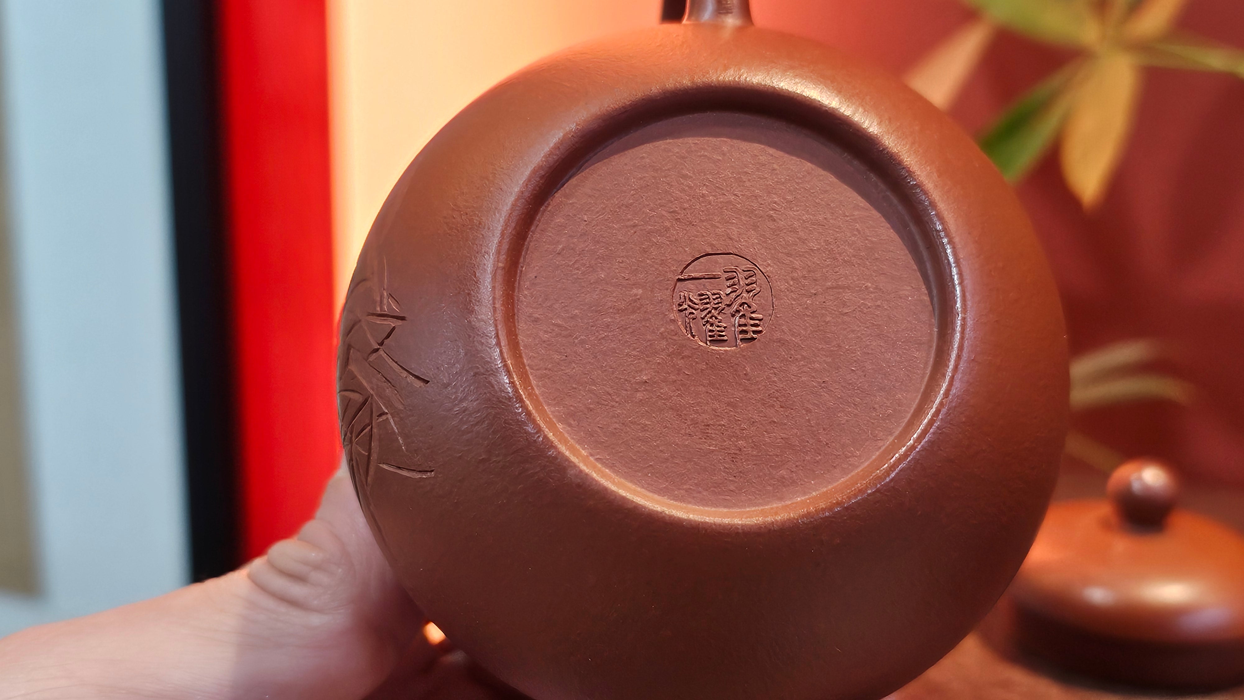 Li Xing 梨形, 170.3ml, Xiao Mei Yao Zhu Ni 小煤窑朱泥 by our Collaborative Craftsman Zhai Yi Yao 翟一耀。"竹韵茶香", 竹刻绘, Engraving of Bamboos and Calligraphy, by Craftsman Yi De Shu 一德书 ~ Congratulations to Mr M.P., 0019hrs 27th June 2025, Aurora, IL.