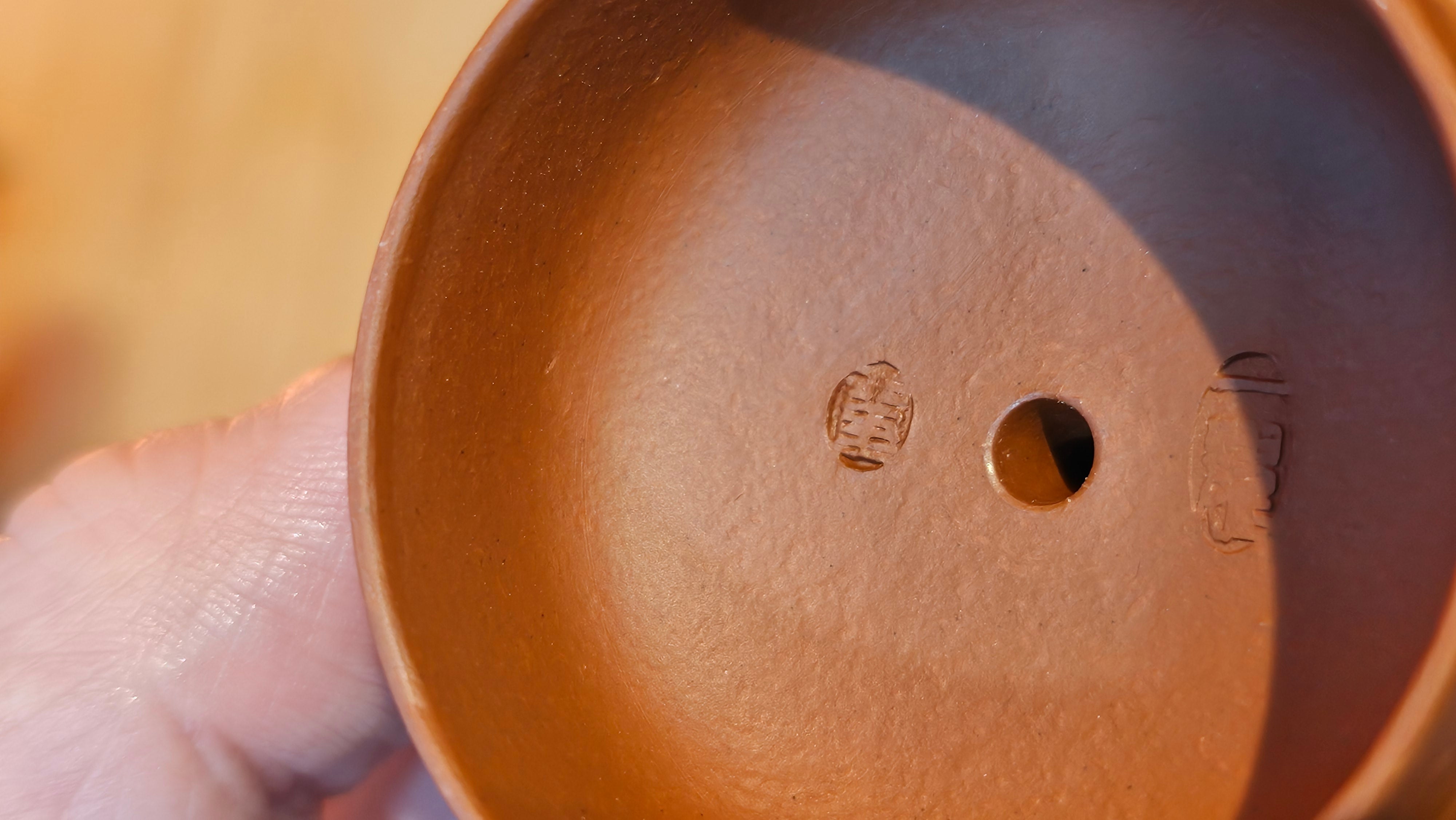 Li Xing 梨形, 170.3ml, Xiao Mei Yao Zhu Ni 小煤窑朱泥 by our Collaborative Craftsman Zhai Yi Yao 翟一耀。"竹韵茶香", 竹刻绘, Engraving of Bamboos and Calligraphy, by Craftsman Yi De Shu 一德书 ~ Congratulations to Mr M.P., 0019hrs 27th June 2025, Aurora, IL.