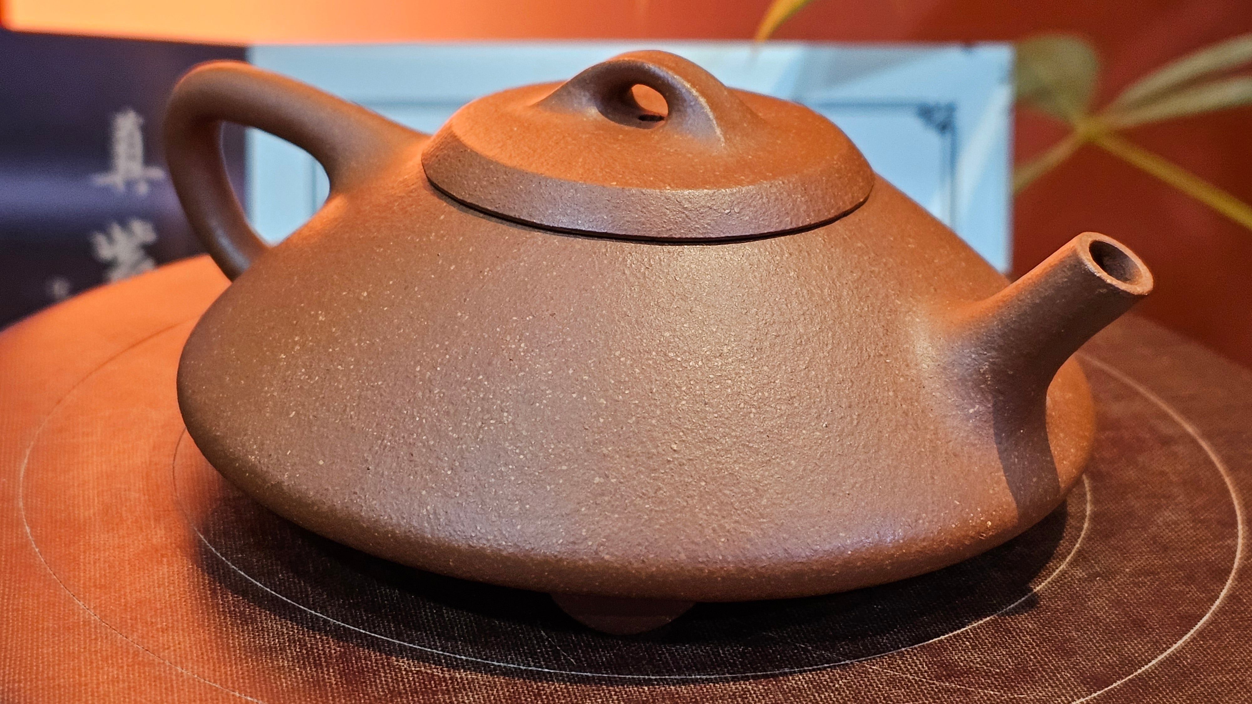 He Piao 合瓢, 155.9ml, Hong Jiang Po Ni 红降坡泥, by our Collaborative Craftsman Chen Gui Zhi 陈桂枝。(Red JiangPoNi is rarer than Yellow JiangPoNi, XiaoMeiYao ZhuNi & ZhaoZhuang ZhuNi) ~ Congratulations to Ms L., 0733hrs 30th May 2025, Katy, TX.