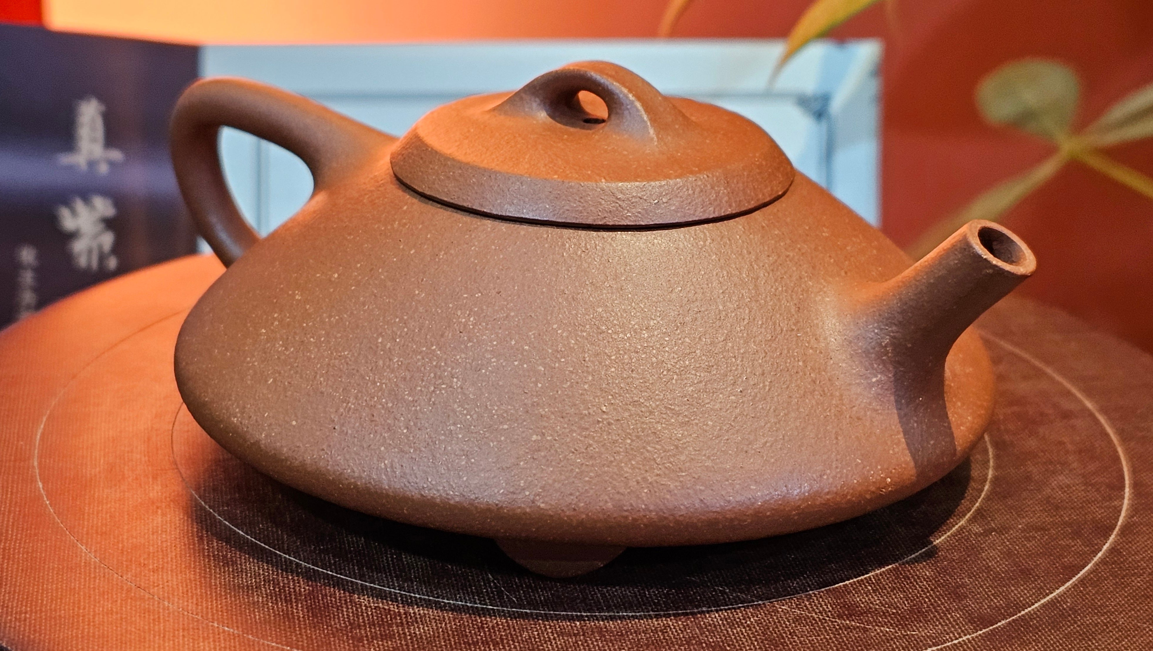 He Piao 合瓢, 155.9ml, Hong Jiang Po Ni 红降坡泥, by our Collaborative Craftsman Chen Gui Zhi 陈桂枝。(Red JiangPoNi is rarer than Yellow JiangPoNi, XiaoMeiYao ZhuNi & ZhaoZhuang ZhuNi) ~ Congratulations to Ms L., 0733hrs 30th May 2025, Katy, TX.